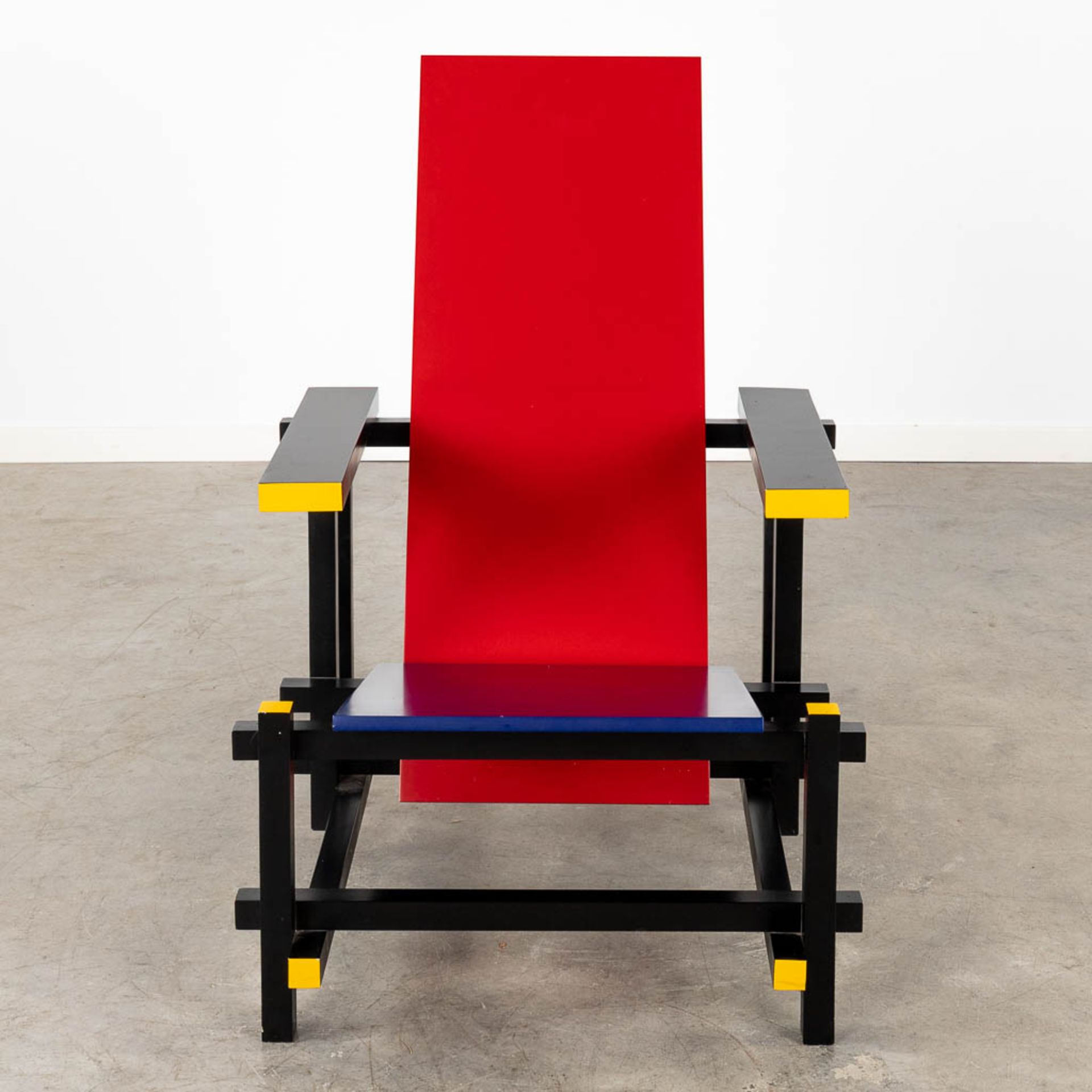 Gerrit RIETVELD (1888-1964)(attr.) 'Red and Blue chair'. (L:67 x W:65 x H:89 cm) - Bild 3 aus 8