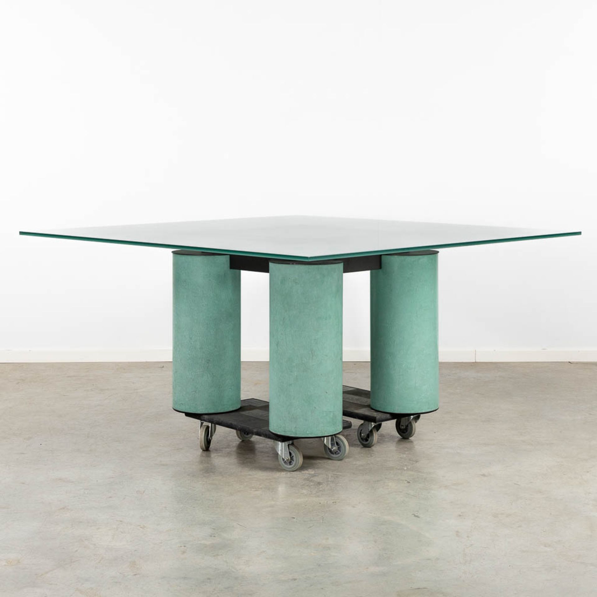 Lella & Massimo VIGNELLI (XX-XXI) 'Dining room table' Glass and metal. (L:160 x W:160 x H:72 cm) - Bild 3 aus 12