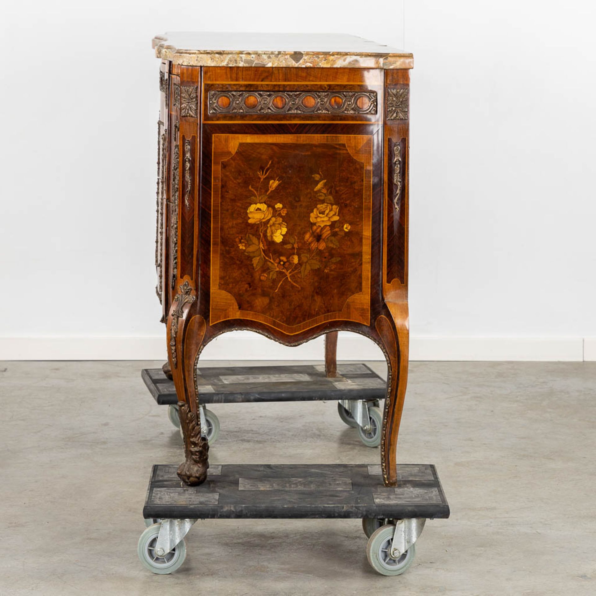 A commode with a marble top, marquetry inlay and mounted with bronze. Louis XVI style. (L:51 x W:131 - Bild 8 aus 18