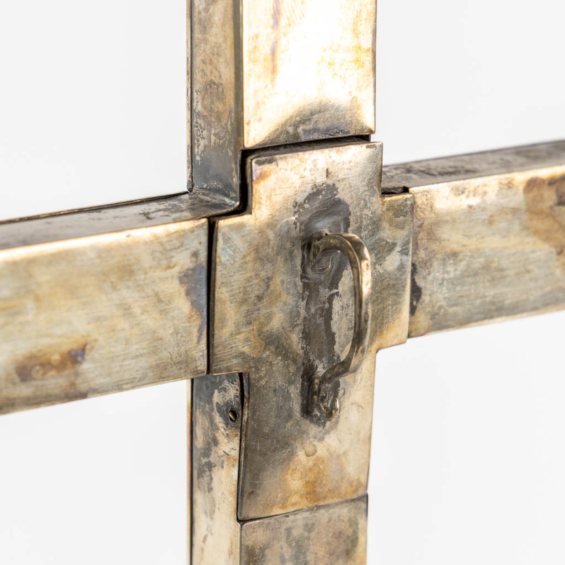 An antique relic holder for a relic of the true cross, antique silver. Probably 18th C. (L:11,5 x W: - Image 9 of 9