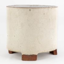 Rogier VANDEWEGHE (1923-2020) 'Cachepot' a ceramic planter for Amphora, on unglazed feet. (H:30 x D: