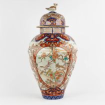 A large Japanese Imari and octagonal vase with lid, decorated with fauna and flora. 19th C. (H:72 x