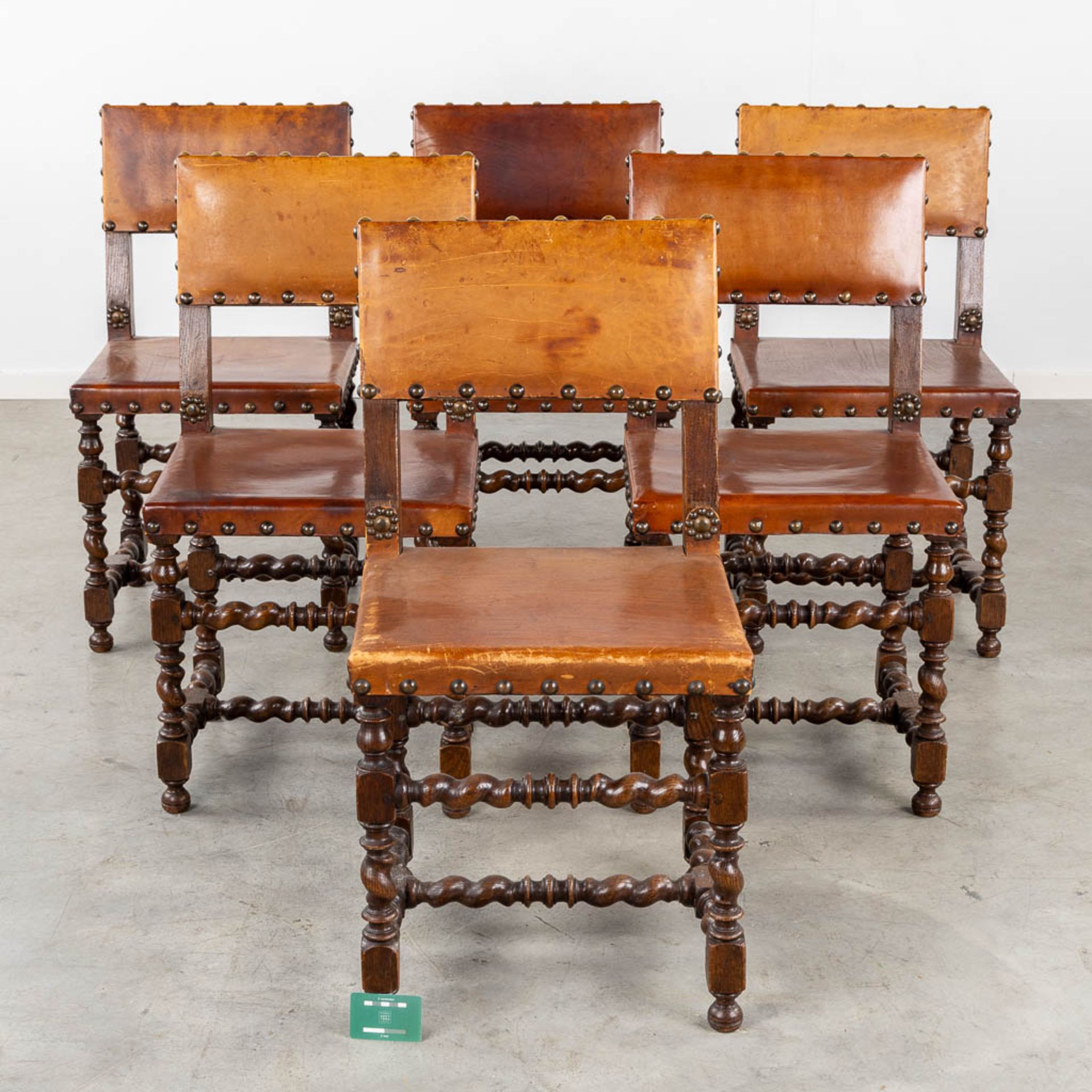 A matching set of 6 chairs, wood and leather. (L:47 x W:45 x H:90 cm) - Bild 2 aus 12
