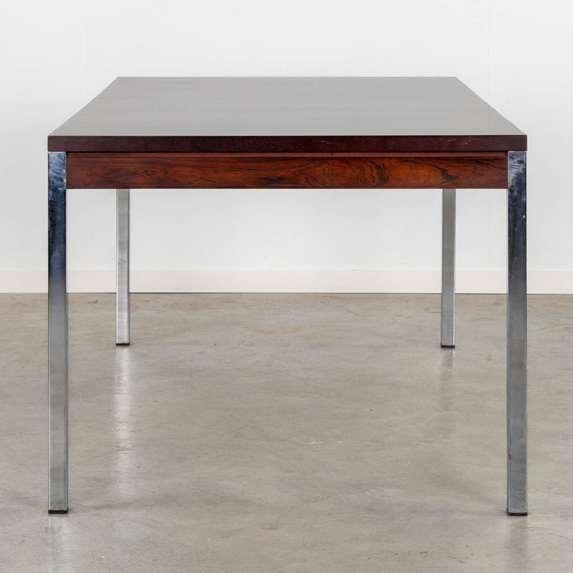 V-Form, A mid-century table. (L:90 x W:168 x H:73 cm) - Bild 6 aus 11