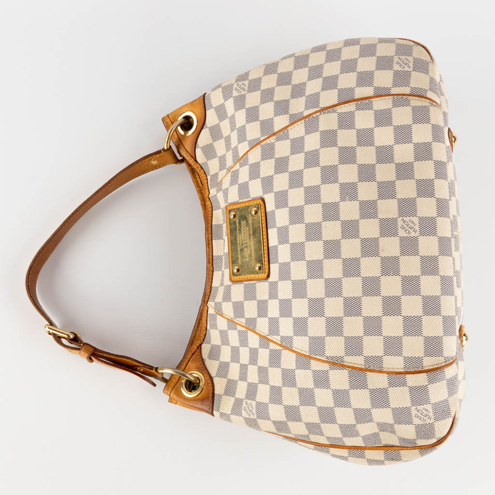 Louis Vuitton, Galleria, a handbag made of Damier Azur. (W:39 x H:30 cm) - Image 10 of 18
