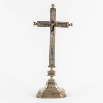 An antique relic holder for a relic of the true cross, antique silver. Probably 18th C. (L:11,5 x W: