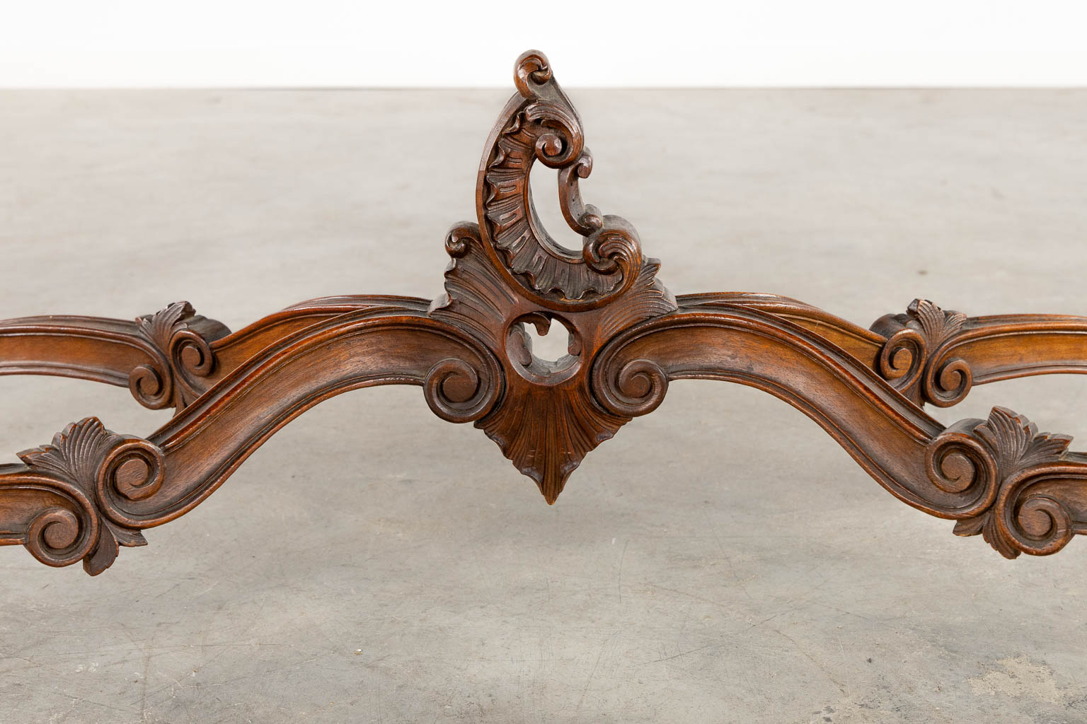 An 8-piece salon suite, sculptured wood in Louis XV style. Circa 1900. (L:67 x W:135 x H:103 cm) - Image 33 of 33