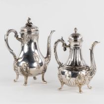 A set of two coffee pots, silver in Louis XV style. France. 1349g. (L:13 x W:23 x H:27 cm)