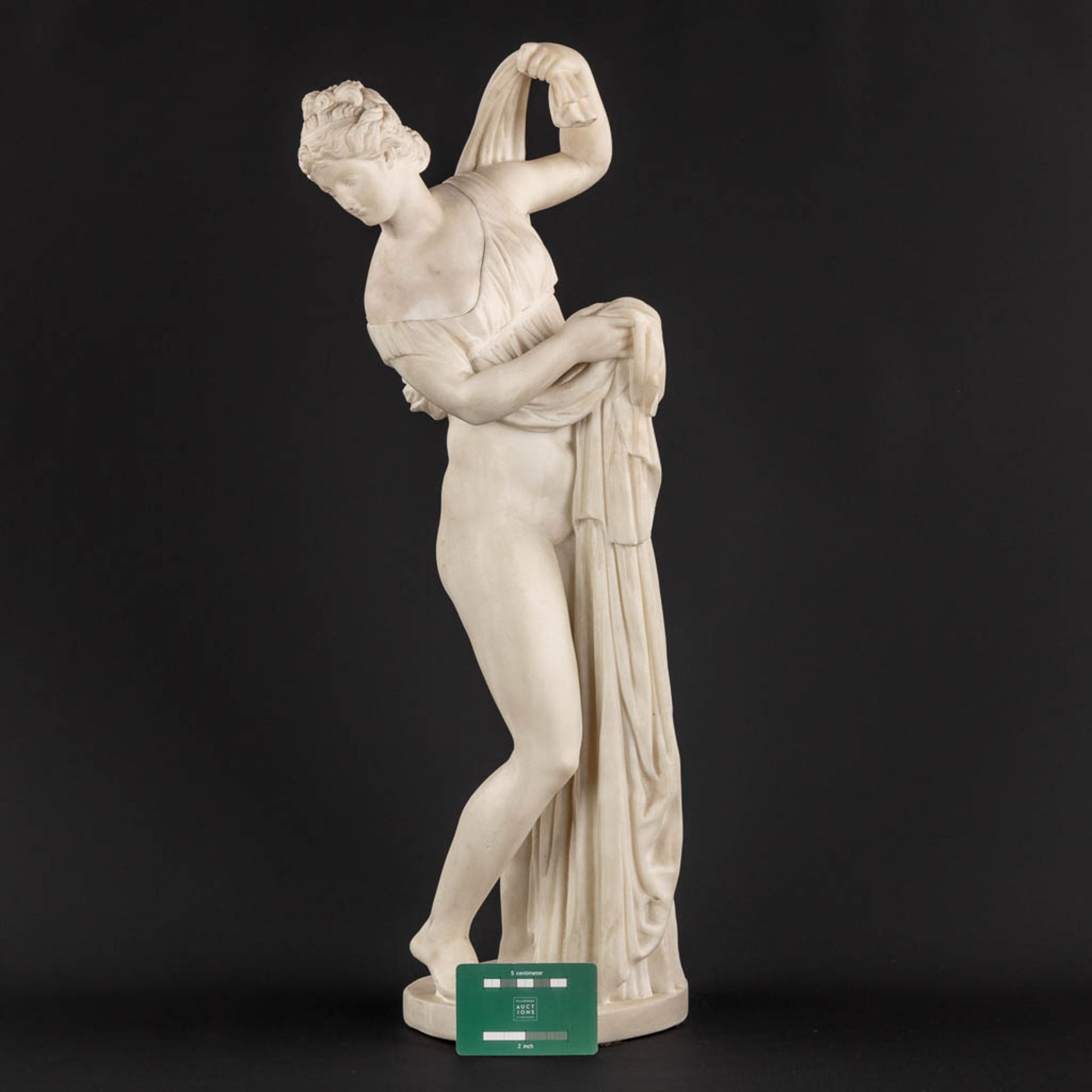 An antique sculpture 'Venus Callipyge', white Carrara marble. Neoclassical, 19th C. (L:16 x W:21 x H - Bild 2 aus 10