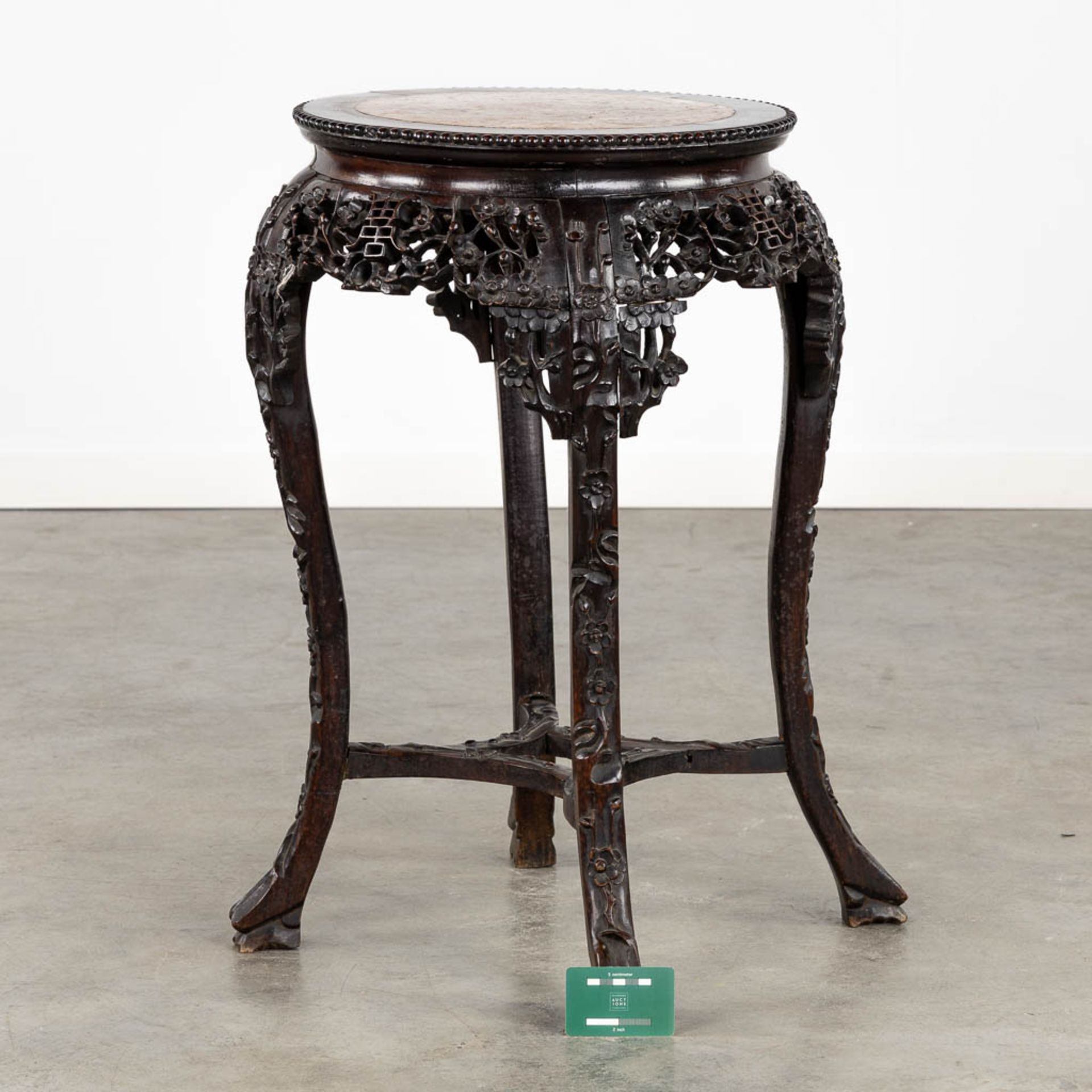 A richly sculptured Chinese hardwood side table or pedestal with a marble. (H:71 x D:53 cm) - Bild 2 aus 12