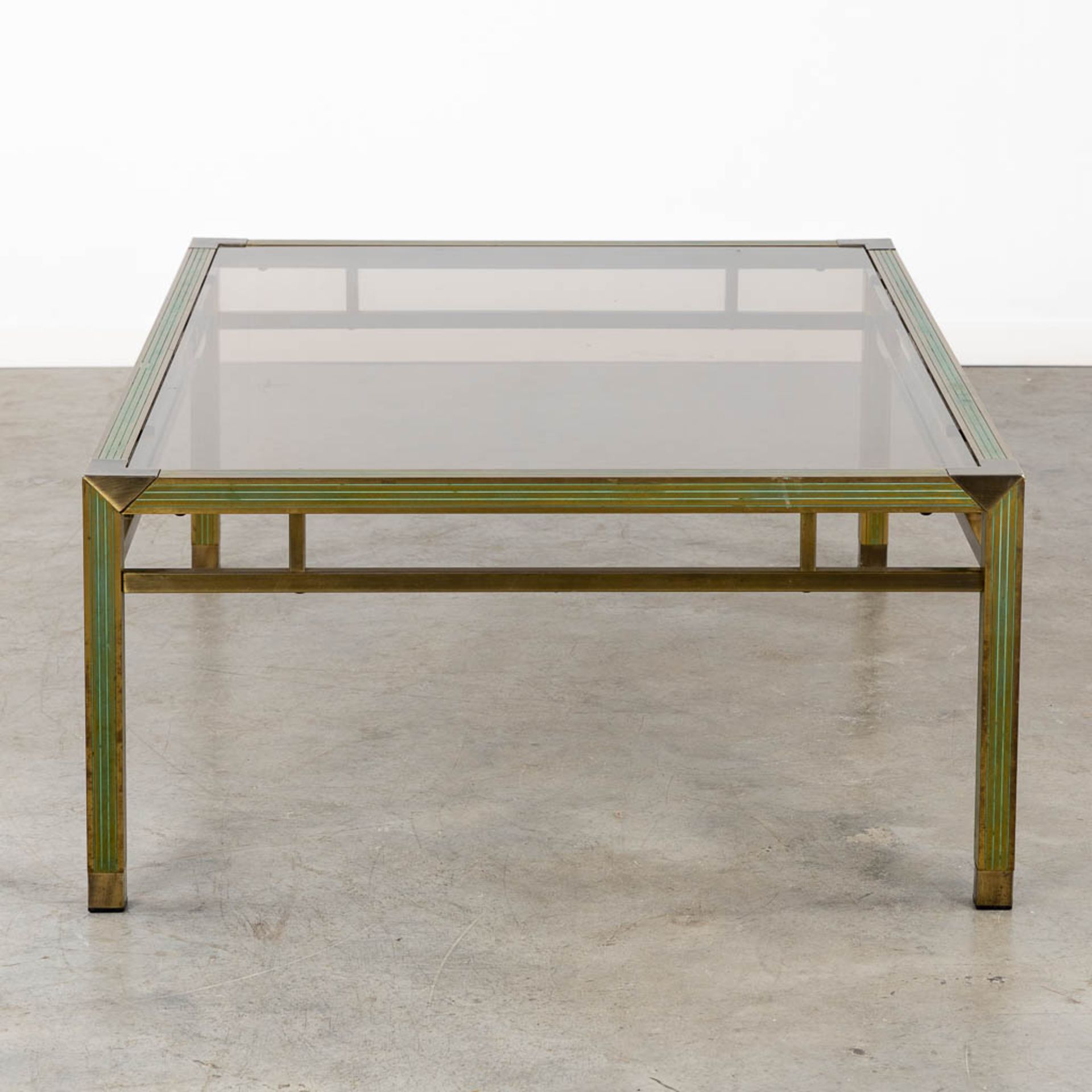 A mid-century coffee table, brass and glass in the style of Belgo Chrome. (L:88 x W:128 x H:43 cm) - Bild 4 aus 9