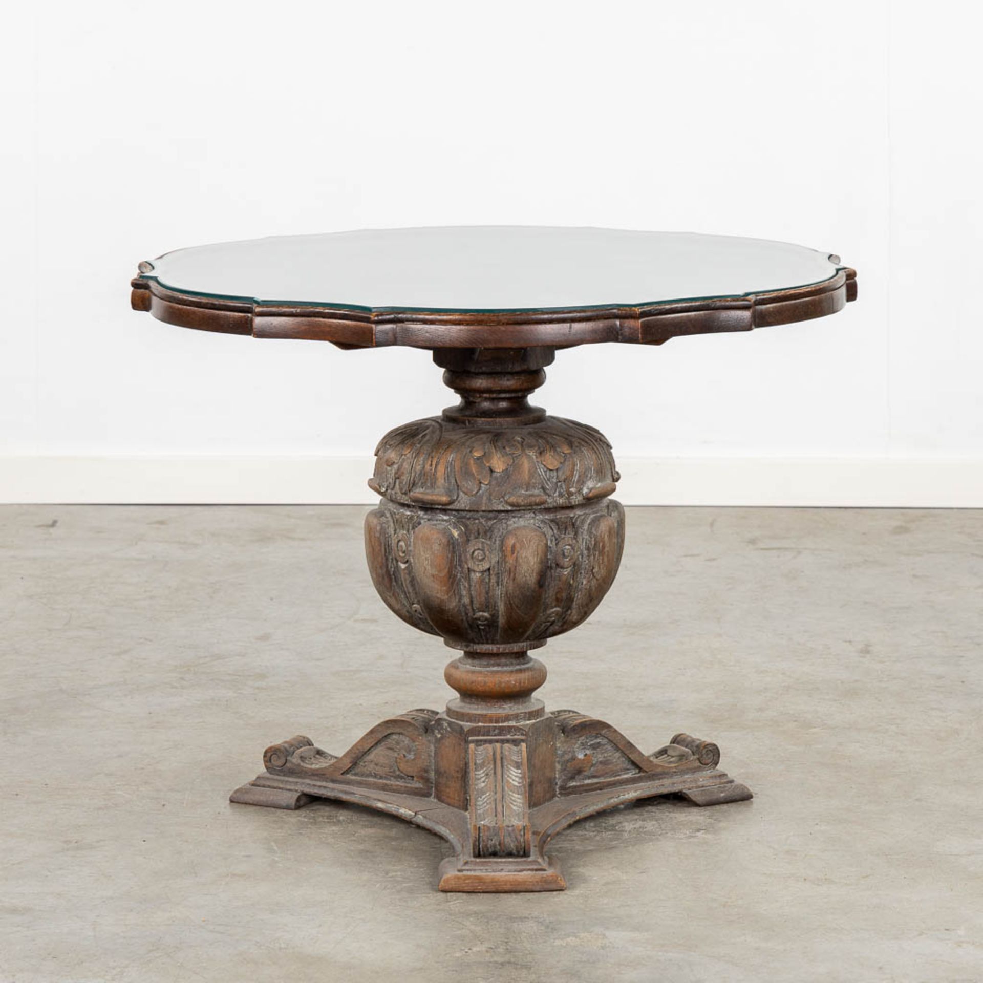 Maison Franck, a round coffee table with tortoise shell and a glass top. (H:59 x D:70 cm) - Bild 4 aus 11