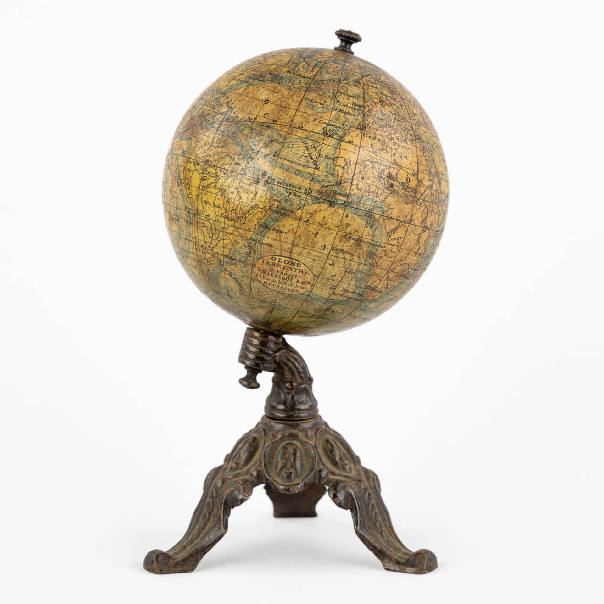 J. Lebegue & Cie, an antique globe on a cast-iron base. Circa 1900. (H:19 x D:10 cm) - Bild 2 aus 13