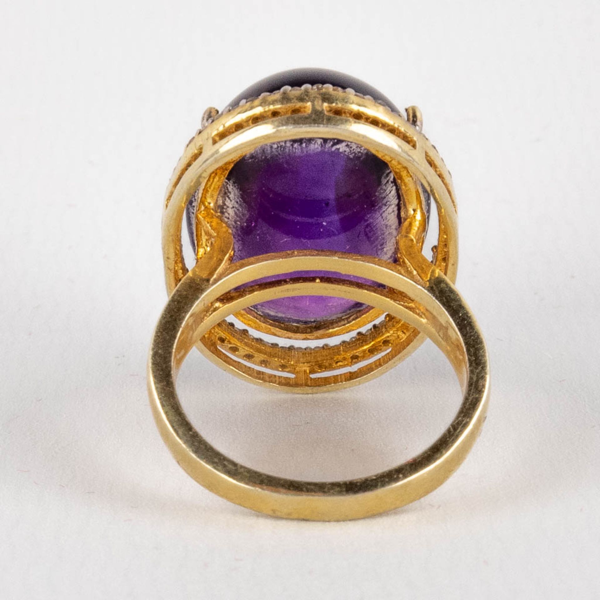 A ring with large natural 'Amethist' and 'old-cut' diamonds, gilt silver. Ring size: 55. 9,42g. - Image 6 of 10