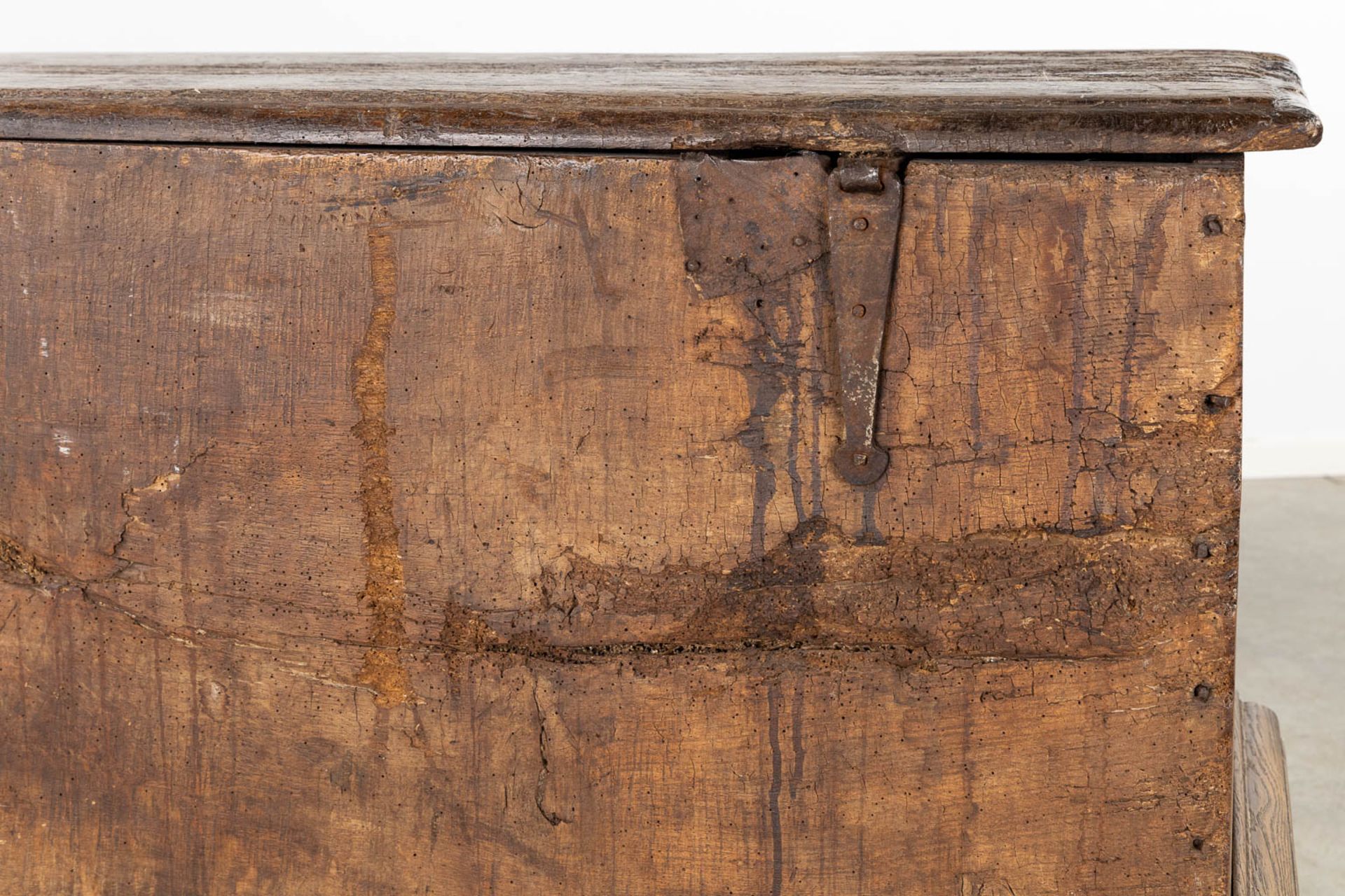 An antique chest. (L:54 x W:176 x H:80 cm) - Bild 12 aus 16