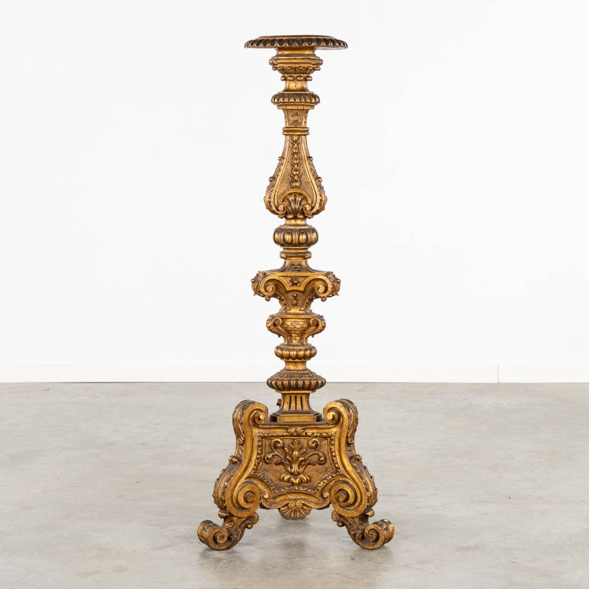 A richly sculptured and gilt wood pedestal. 19th C. (H:125 x D:40 cm) - Bild 4 aus 13