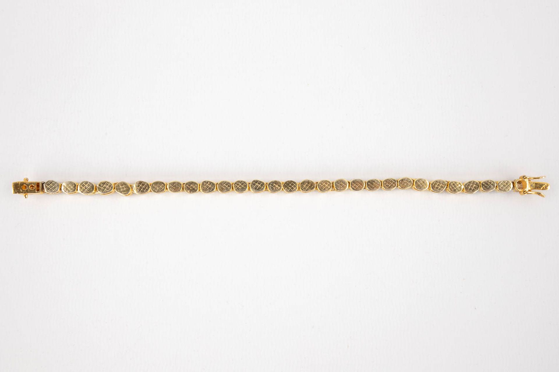 A bracelet with rough cut and flat top diamonds, in silver holders, gilt silver. 19,51g. (L:19,6 cm) - Image 5 of 12