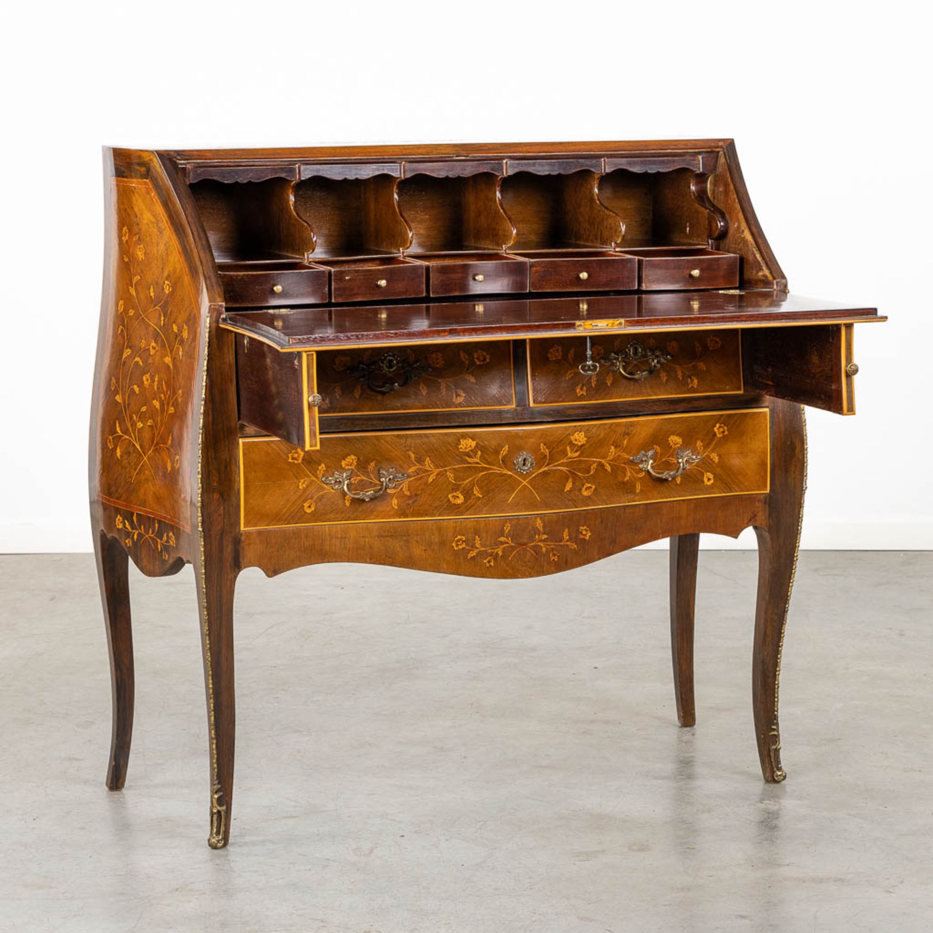 A secretaire, marquetry inlay mounted with bronze in Louis XV style. Circa 1970. (L:47 x W:101 x H:1 - Bild 5 aus 18