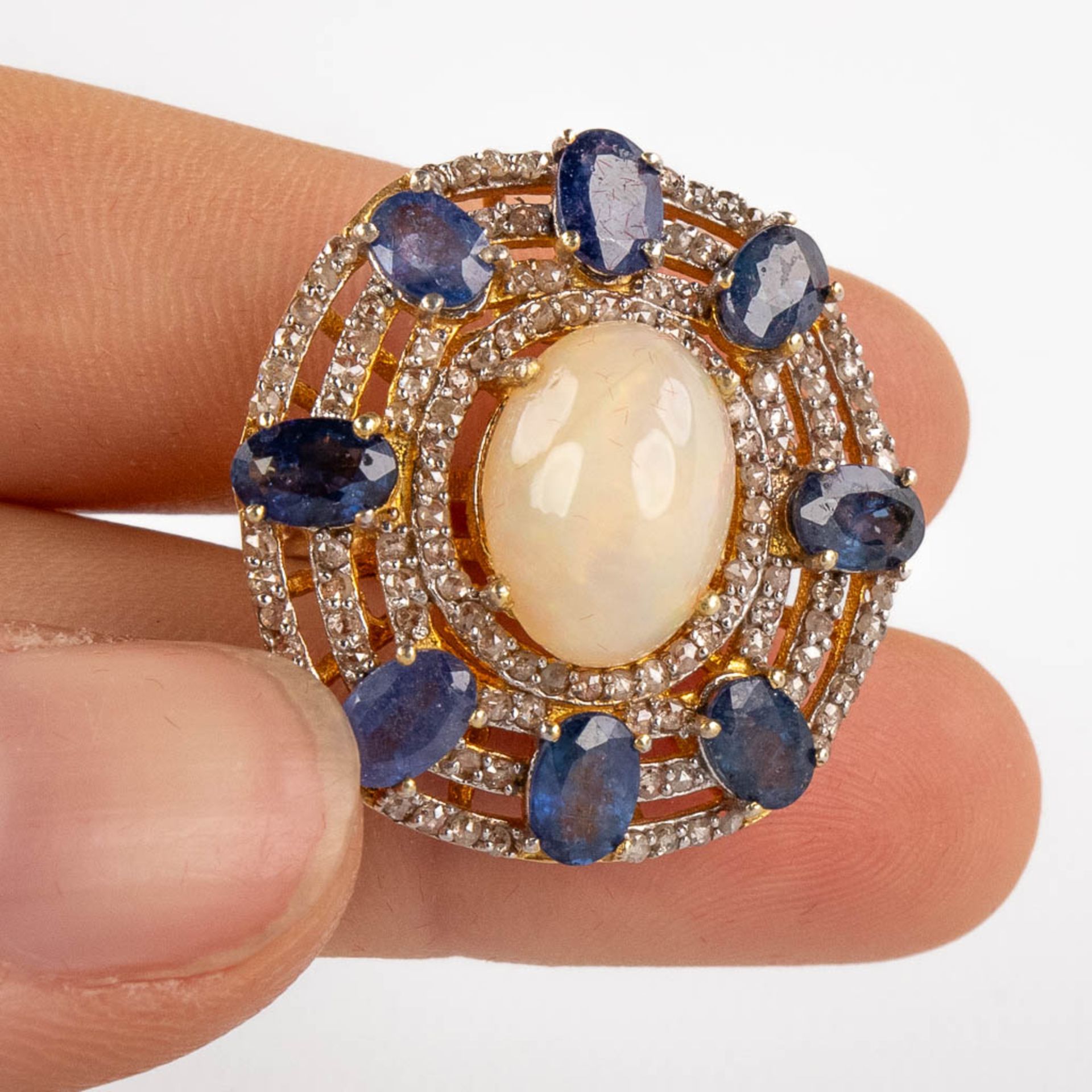 A ring, gilt silver with an Opal, sapphires, opal and 'old cut' diamonds. Ring size: 57. 10,26g. - Image 10 of 11