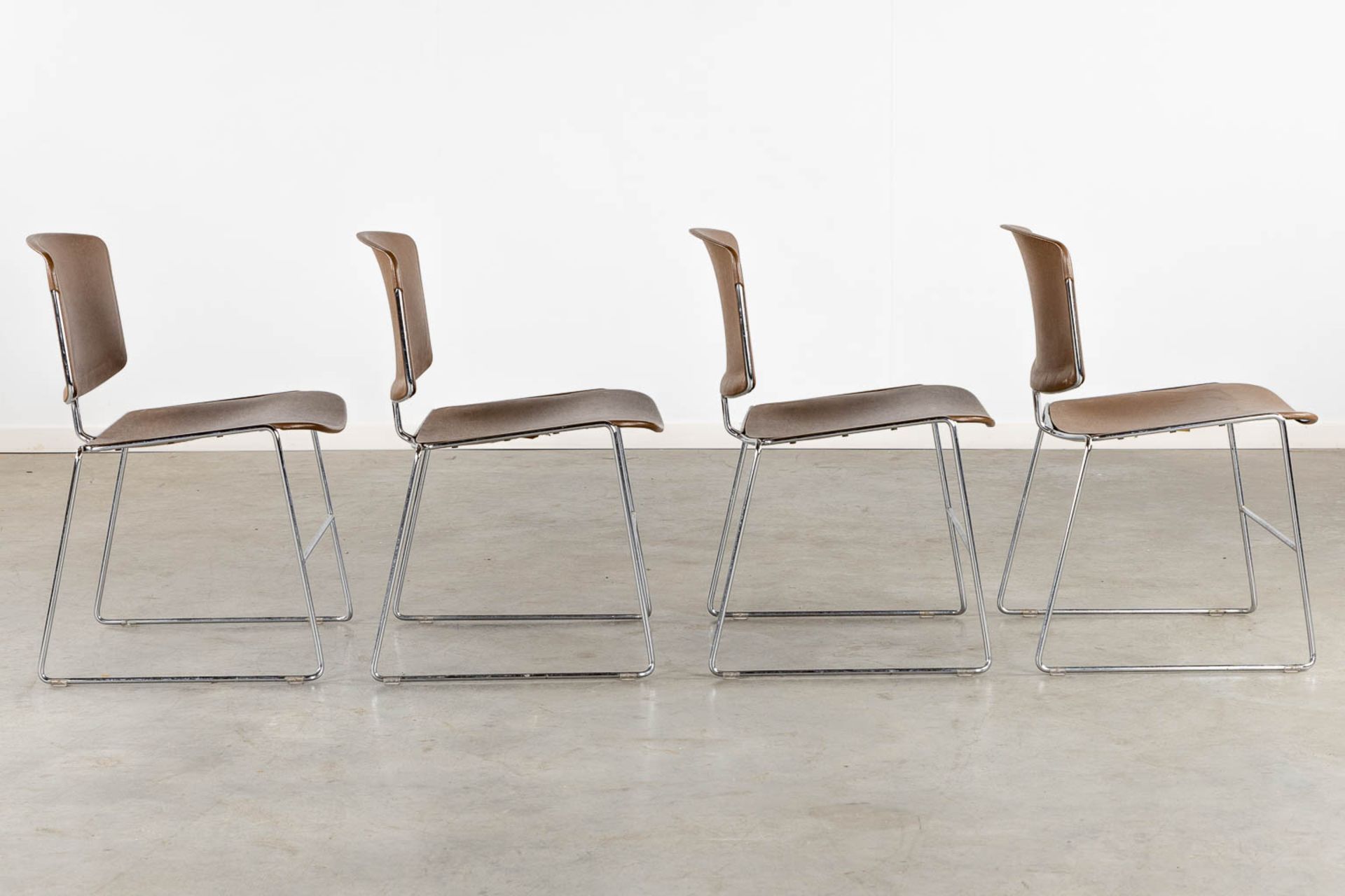 A set of 4 mid-century chairs 'Steelcase Max Stacker' chairs. (L:52 x W:50 x H:78 cm) - Bild 6 aus 14