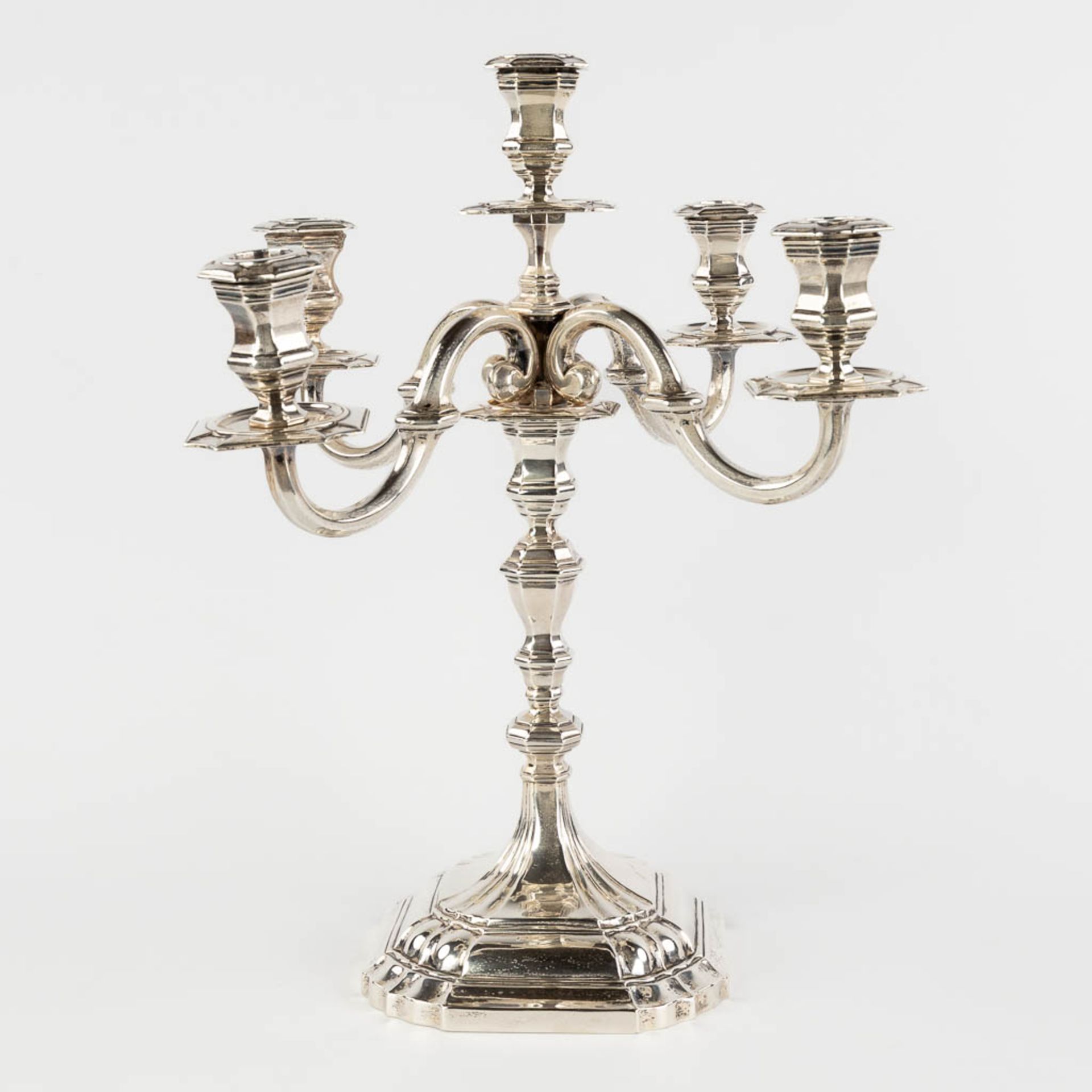 A silver 5 candle candelabra, 950M. Signed Lens Anvers. Belgium, 20th C. (L:23,5 x W:23,5 x H:33 cm) - Image 4 of 10