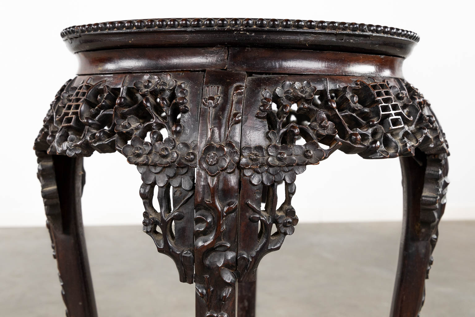 A richly sculptured Chinese hardwood side table or pedestal with a marble. (H:71 x D:53 cm) - Image 11 of 12