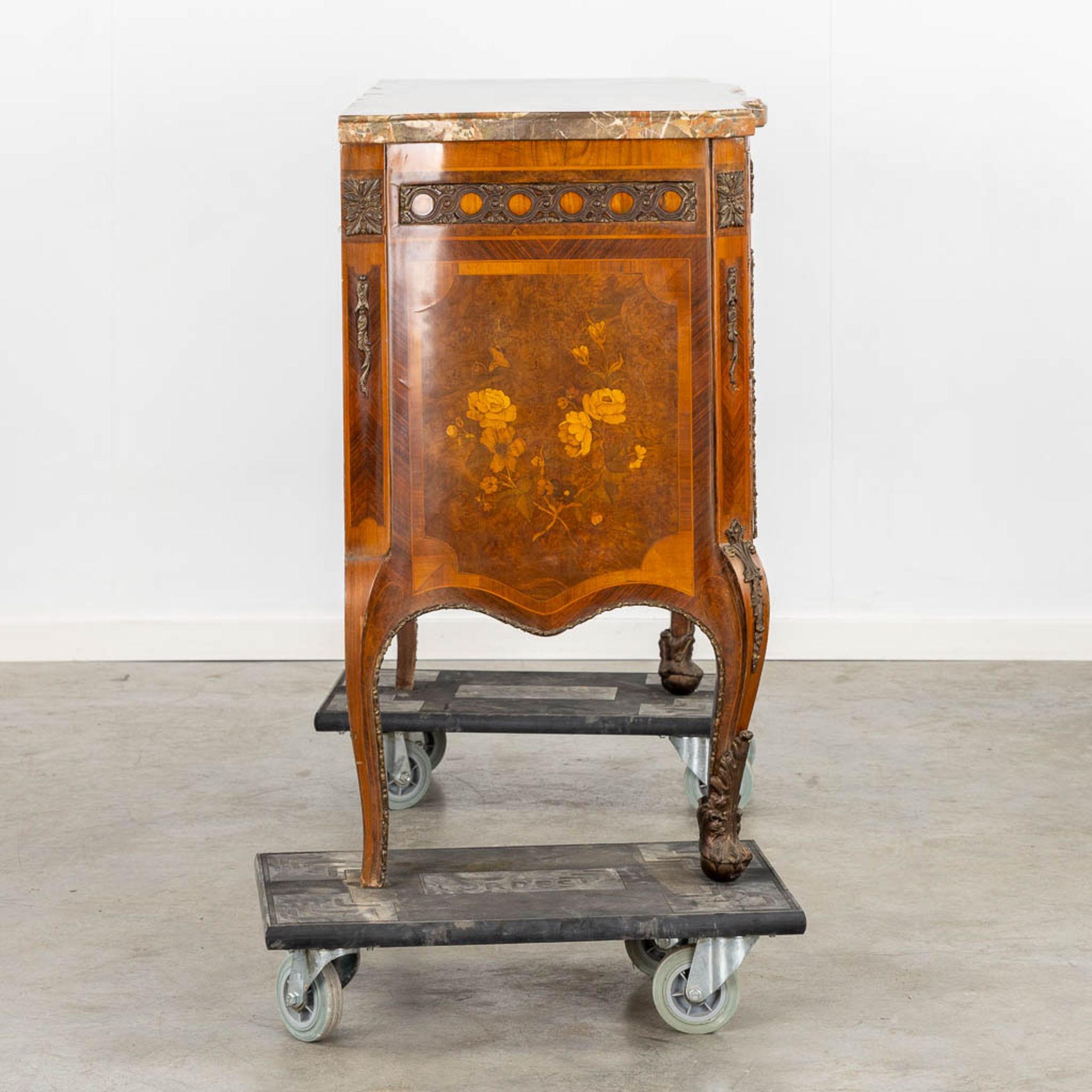 A commode with a marble top, marquetry inlay and mounted with bronze. Louis XVI style. (L:51 x W:131 - Bild 6 aus 18