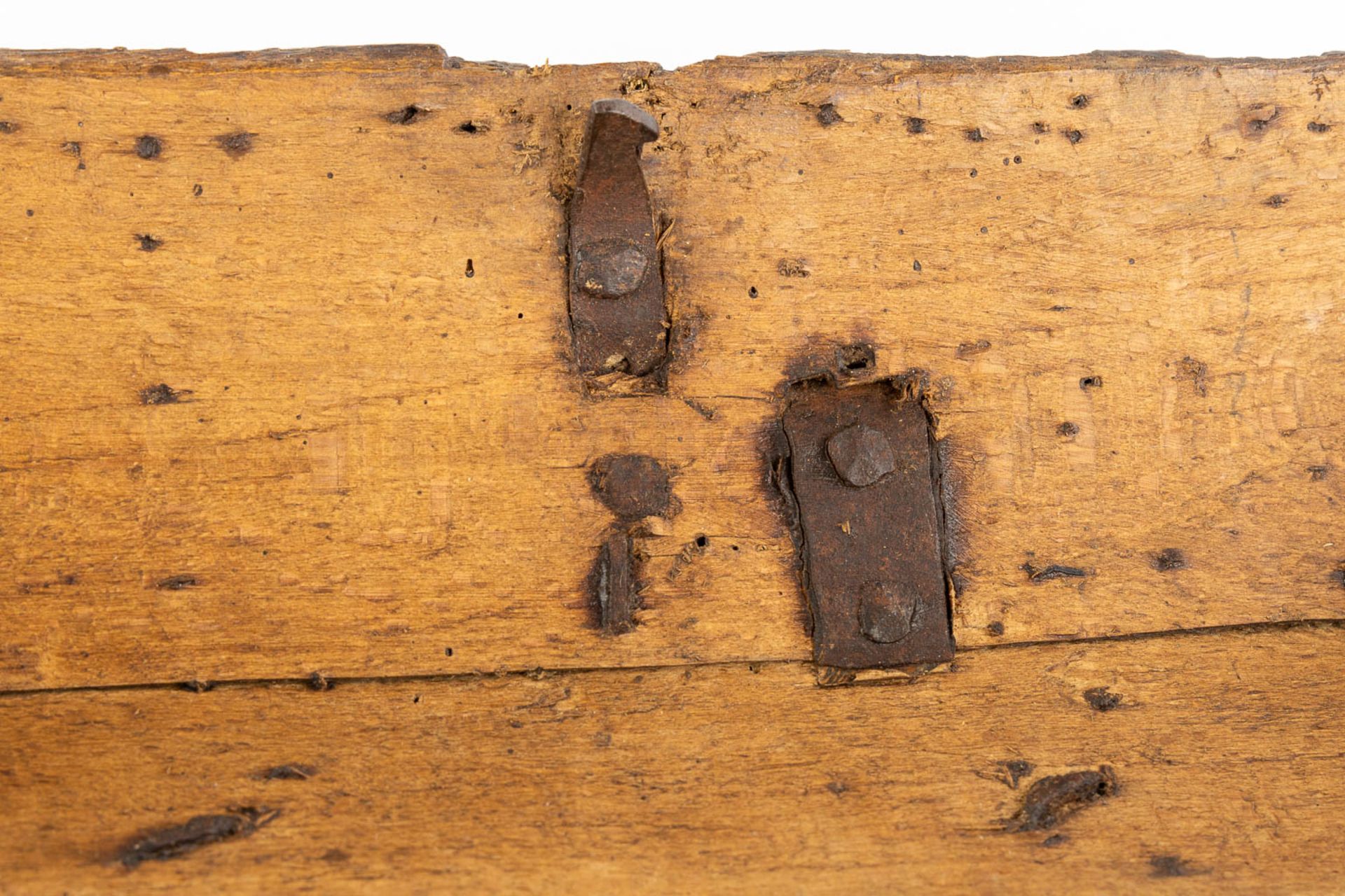 An antique money box or storage chest, wood and wrought iron, 16th/17th C. (L:20 x W:36 x H:22 cm) - Bild 12 aus 14