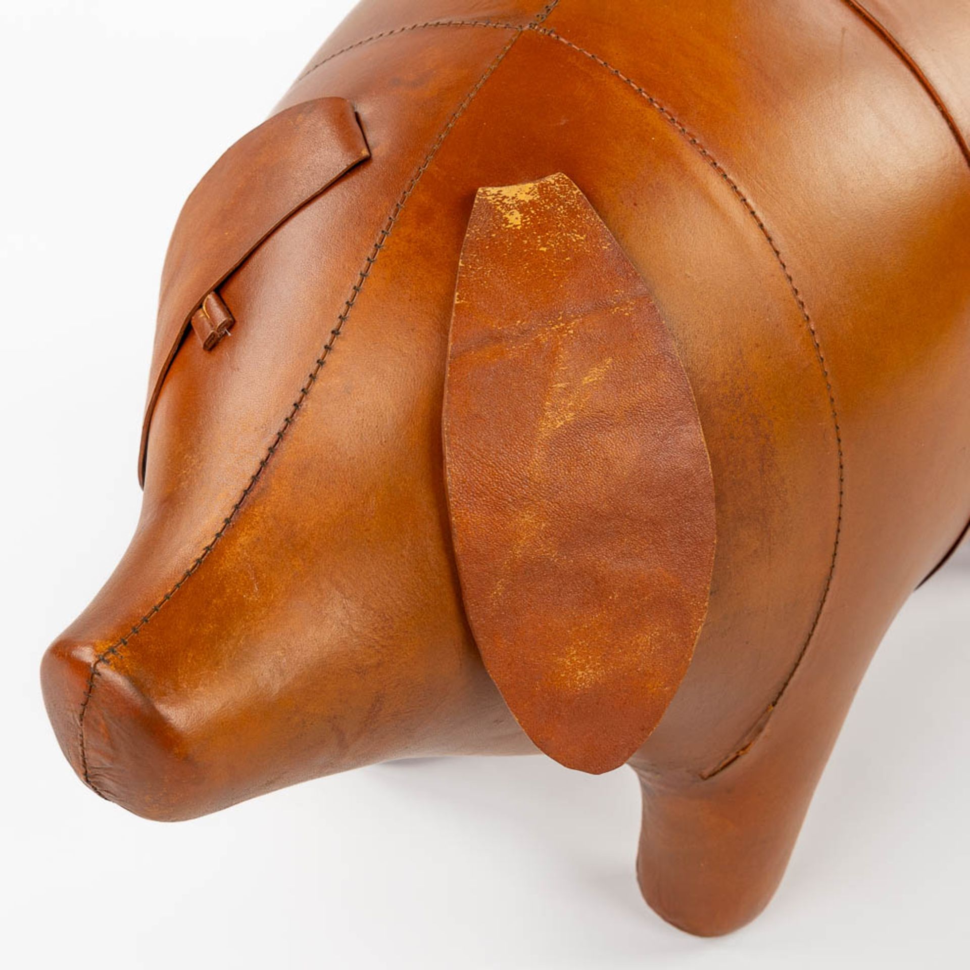 Two footstools, leather, Pig and Dog, in the style of Dimitri Omersa. (L:25 x W:70 x H:46 cm) - Bild 19 aus 20