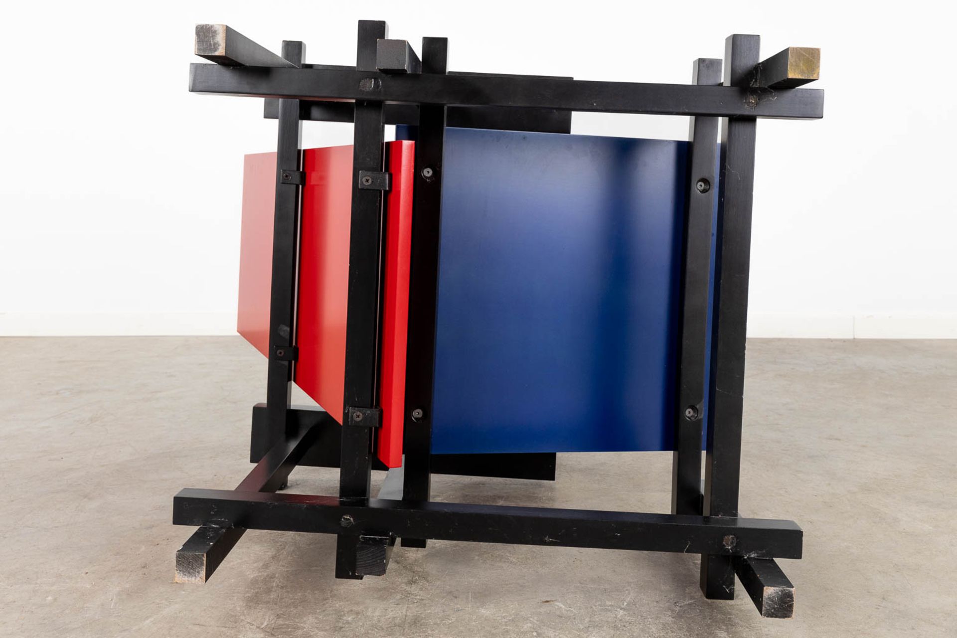 Gerrit RIETVELD (1888-1964)(attr.) 'Red and Blue chair'. (L:67 x W:65 x H:89 cm) - Bild 7 aus 8