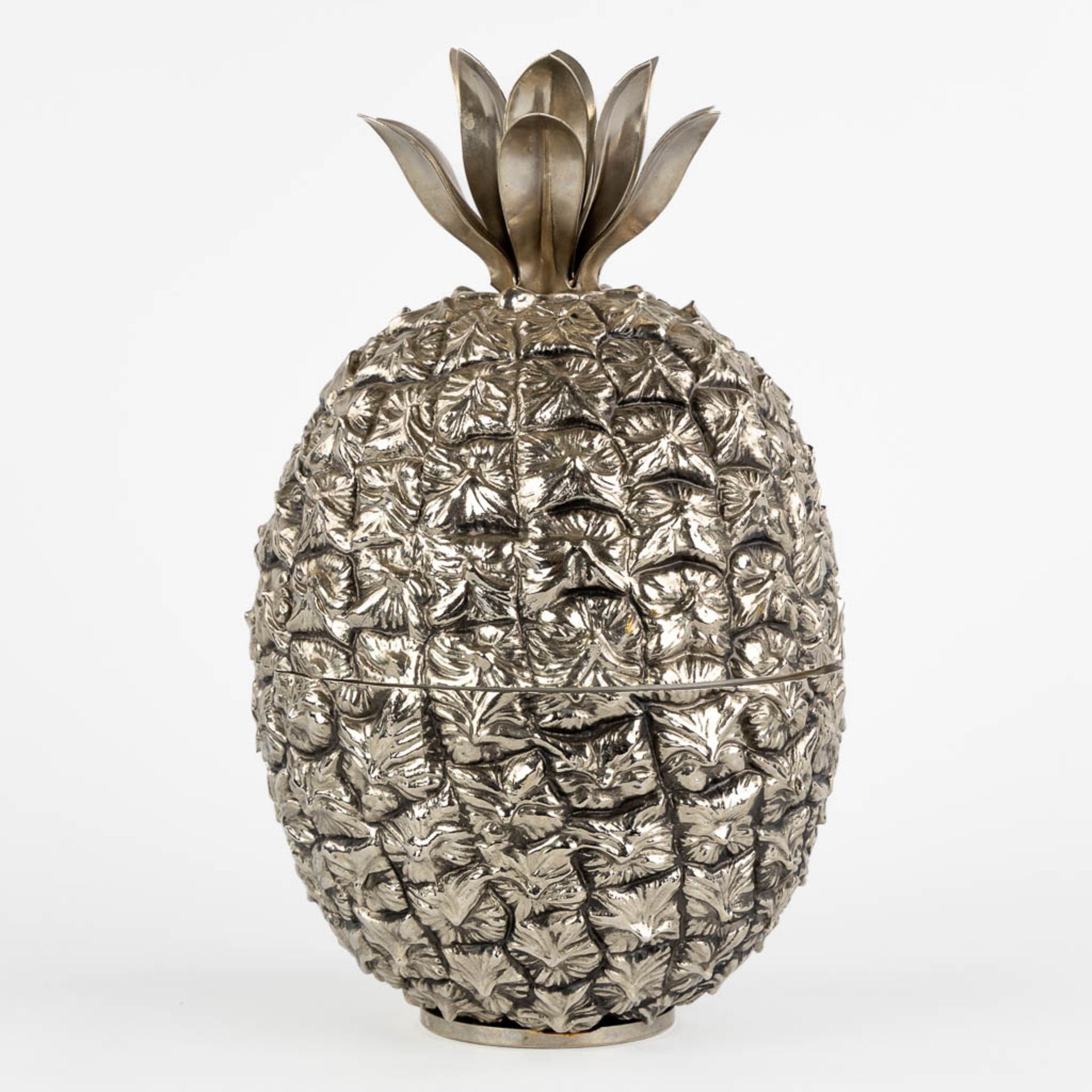 Michel DARTOIS (XX) 'Pineapple' a mid-century ice pail. (H:29 x D:17 cm)