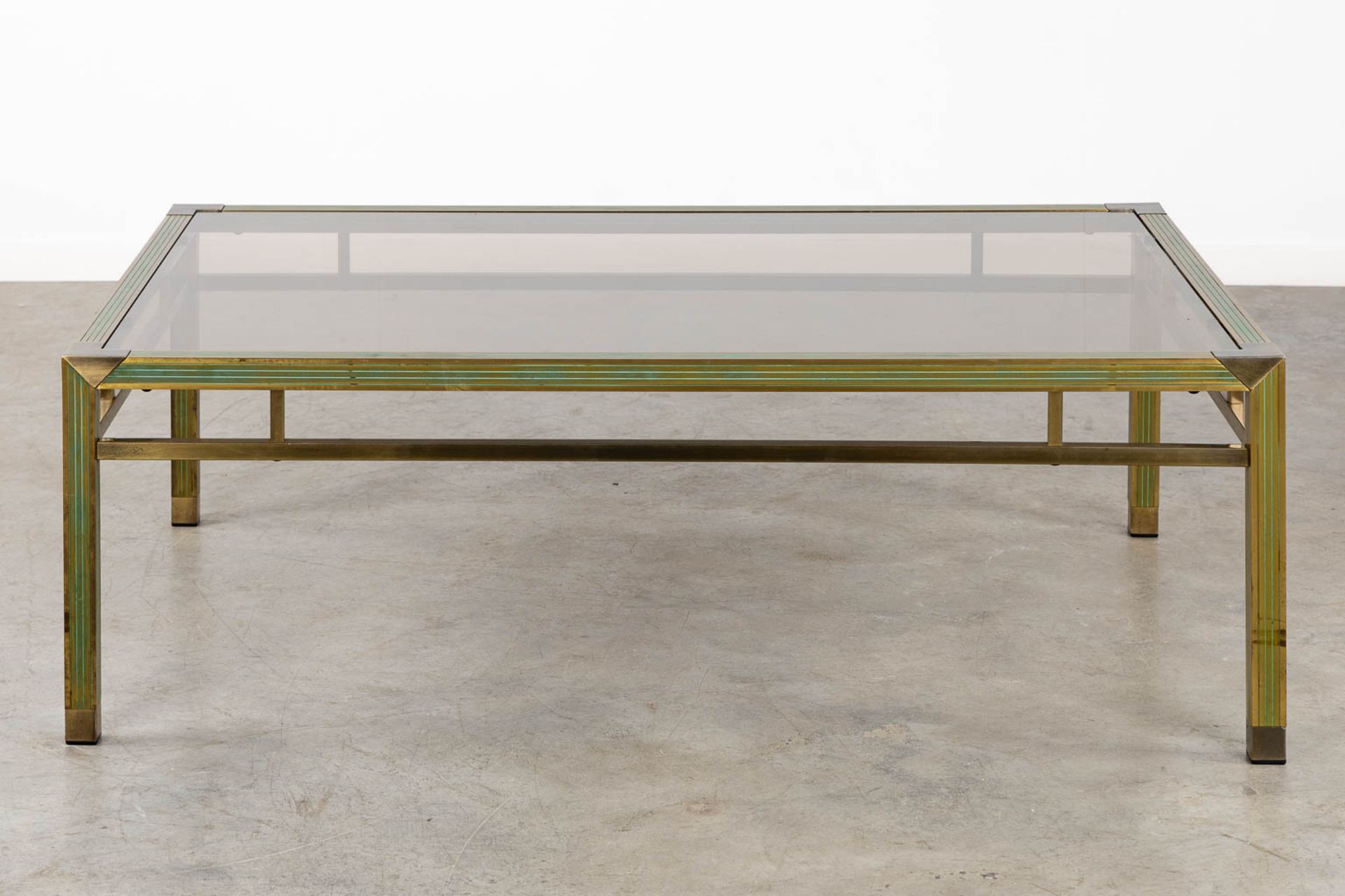 A mid-century coffee table, brass and glass in the style of Belgo Chrome. (L:88 x W:128 x H:43 cm) - Bild 5 aus 9