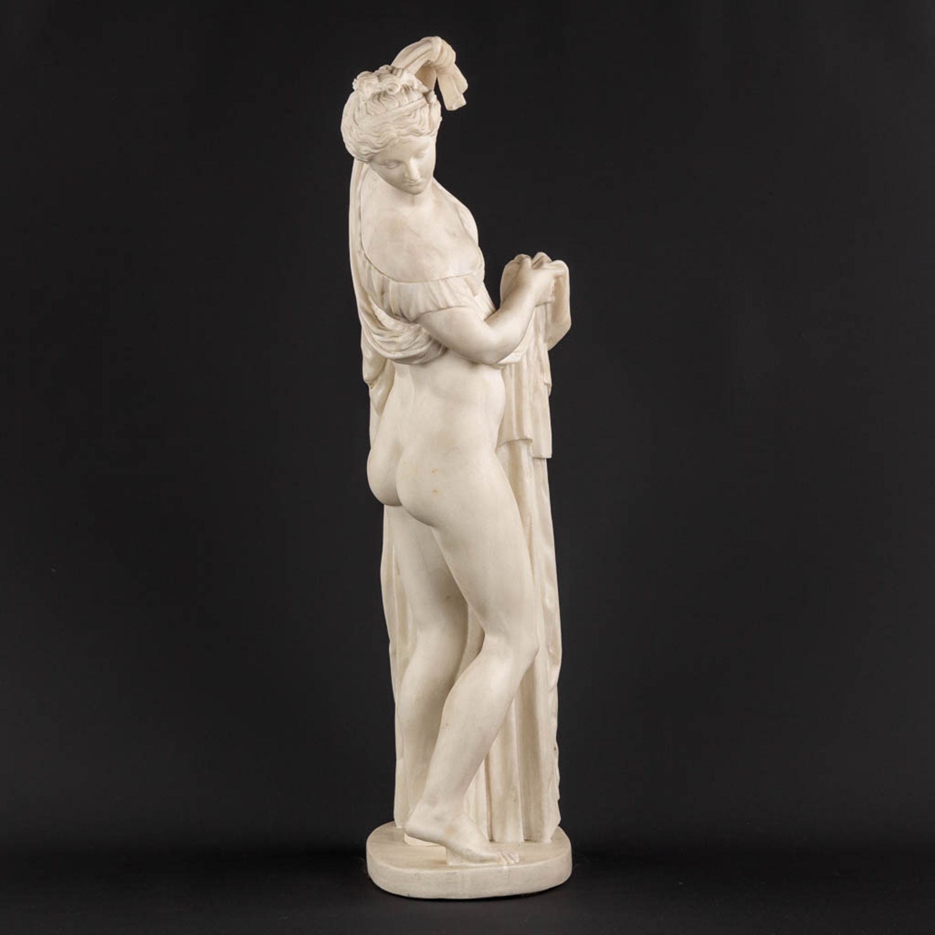 An antique sculpture 'Venus Callipyge', white Carrara marble. Neoclassical, 19th C. (L:16 x W:21 x H - Bild 3 aus 10