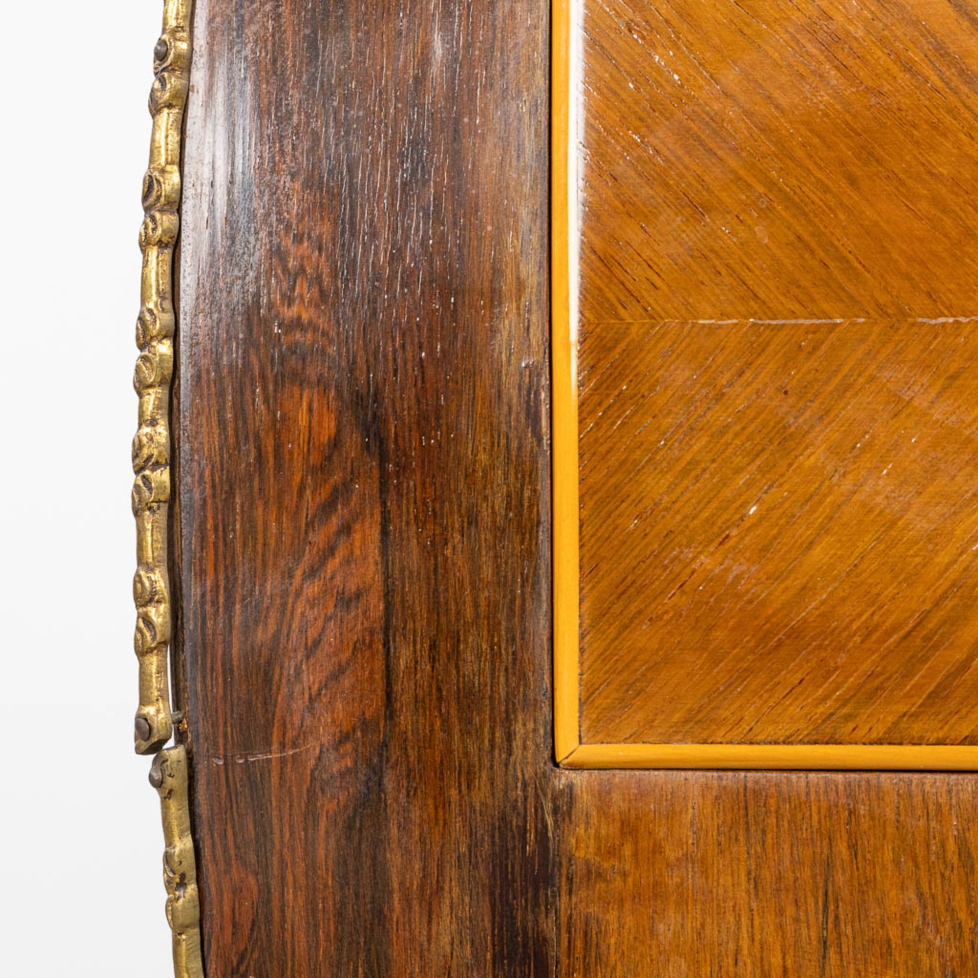 A secretaire, marquetry inlay mounted with bronze in Louis XV style. Circa 1970. (L:47 x W:101 x H:1 - Bild 16 aus 18
