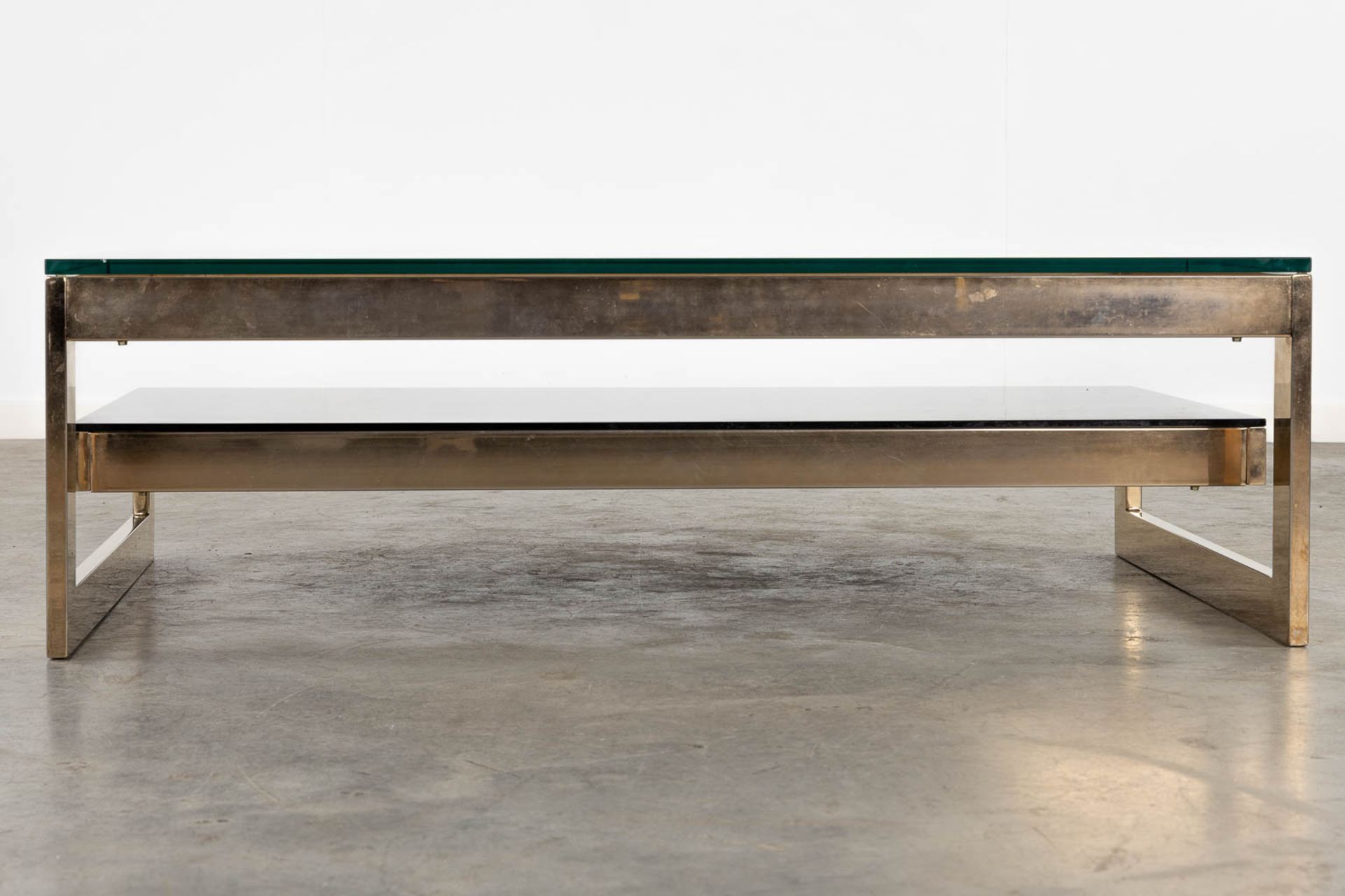 Belgo Chrome, a G-shape coffee table, gilt metal and glass. (L:120 x W:75 x H:38 cm) - Bild 5 aus 9