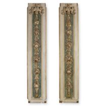 A pair of richly sculptured and architectural, woodsculptured and patinated panels. Circa 1920. (W:6