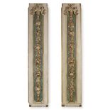 A pair of richly sculptured and architectural, woodsculptured and patinated panels. Circa 1920. (W:6