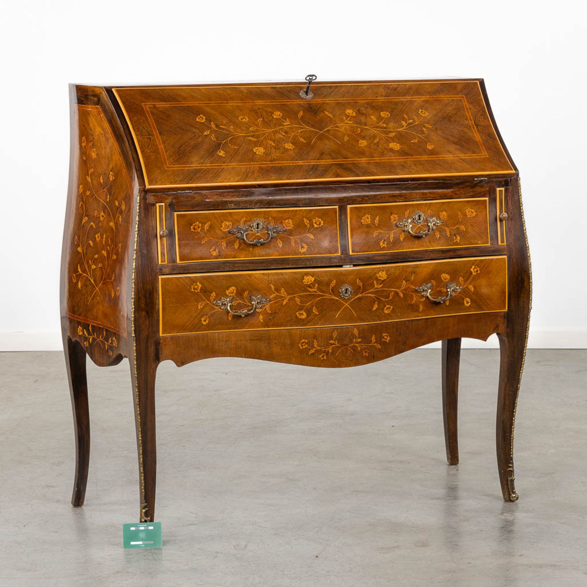 A secretaire, marquetry inlay mounted with bronze in Louis XV style. Circa 1970. (L:47 x W:101 x H:1 - Bild 2 aus 18