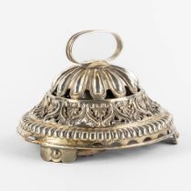 An altar bell, silver. Belgi‘/Frankrijk, 19th C. (H:14 x D:19 cm)