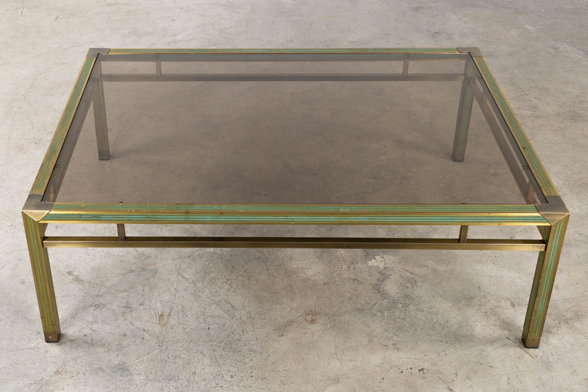 A mid-century coffee table, brass and glass in the style of Belgo Chrome. (L:88 x W:128 x H:43 cm) - Bild 7 aus 9