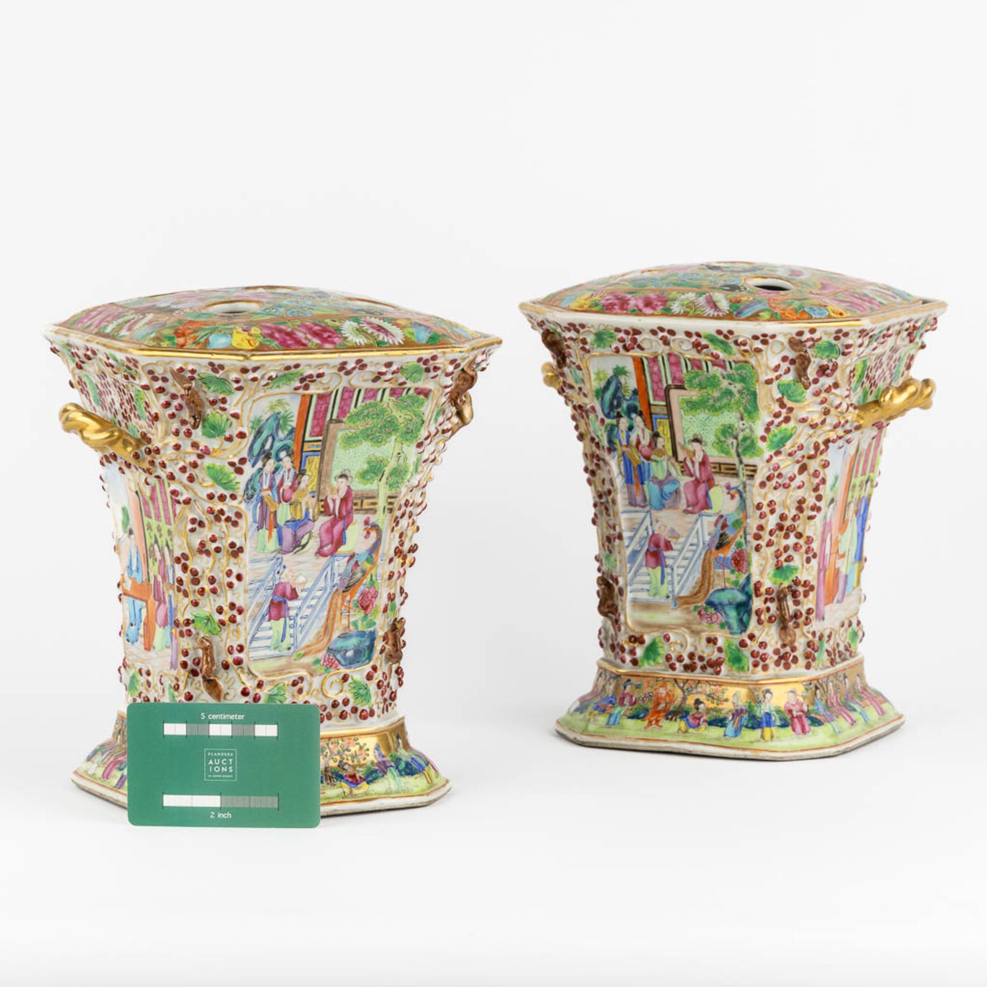 A pair of Chinese Canton Pic-Fleurs with a moulded decor and scnes with ladies, 19th C. (L:19 x W:2 - Image 2 of 19
