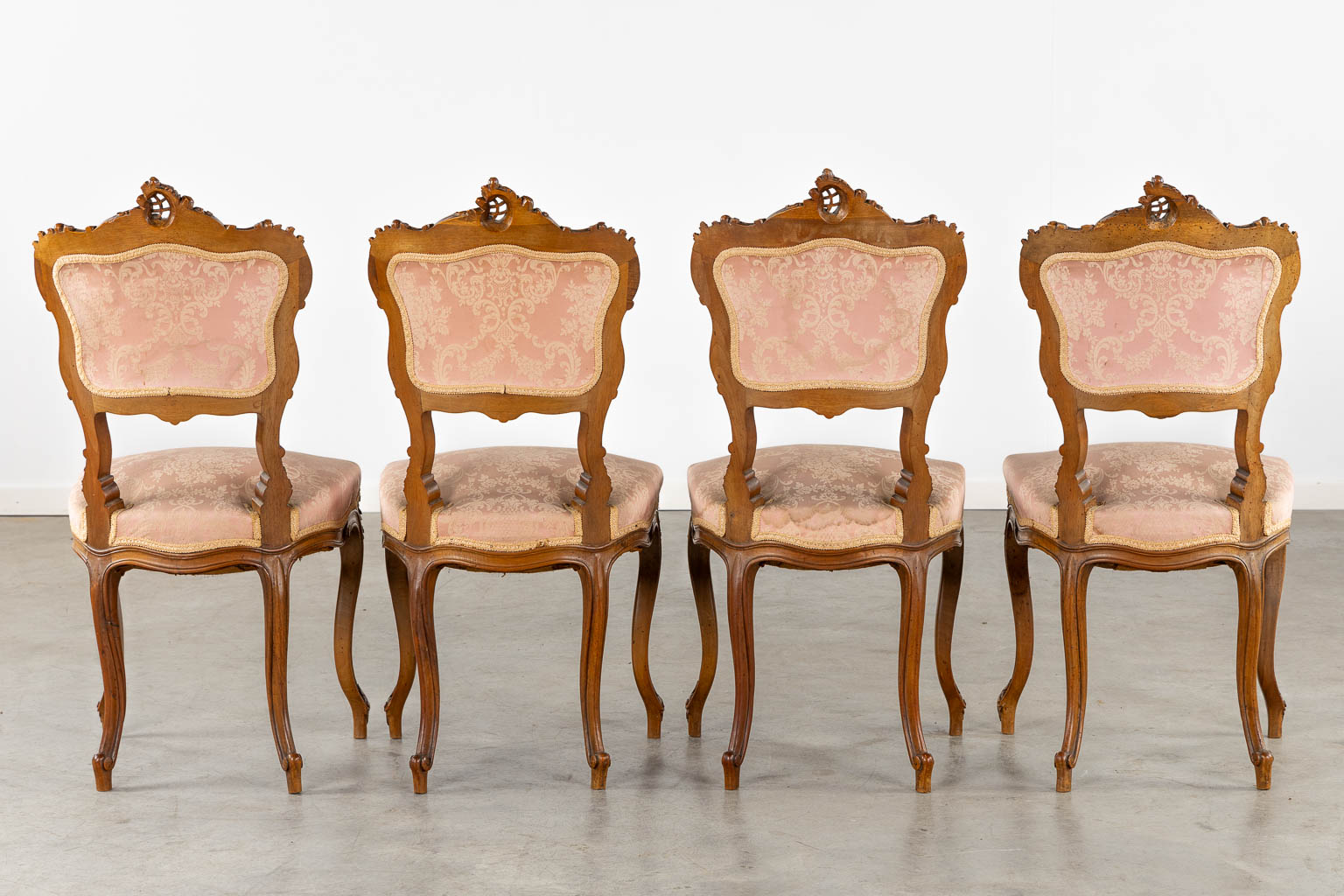 An 8-piece salon suite, sculptured wood in Louis XV style. Circa 1900. (L:67 x W:135 x H:103 cm) - Image 14 of 33