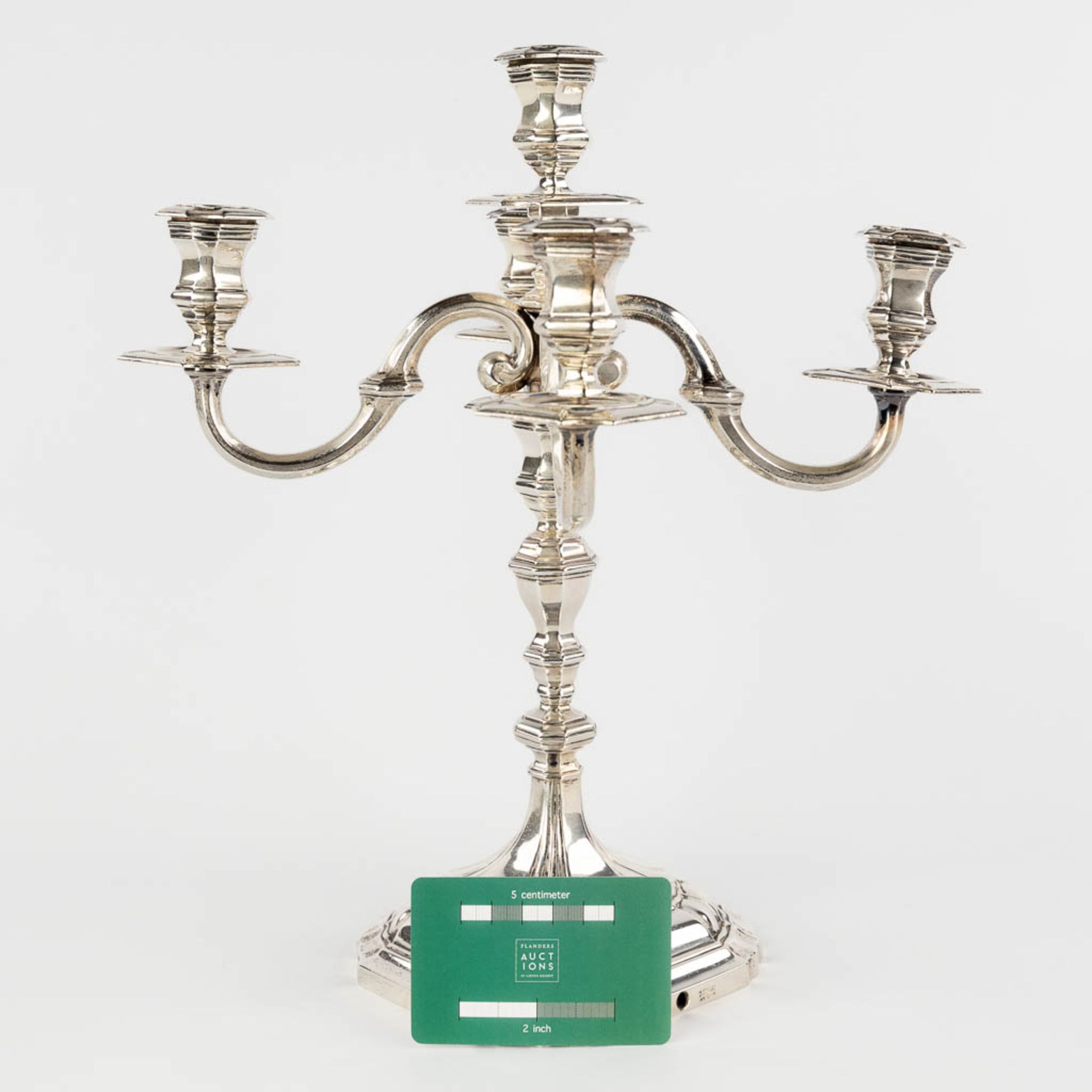 A silver 5 candle candelabra, 950M. Signed Lens Anvers. Belgium, 20th C. (L:23,5 x W:23,5 x H:33 cm) - Image 2 of 10