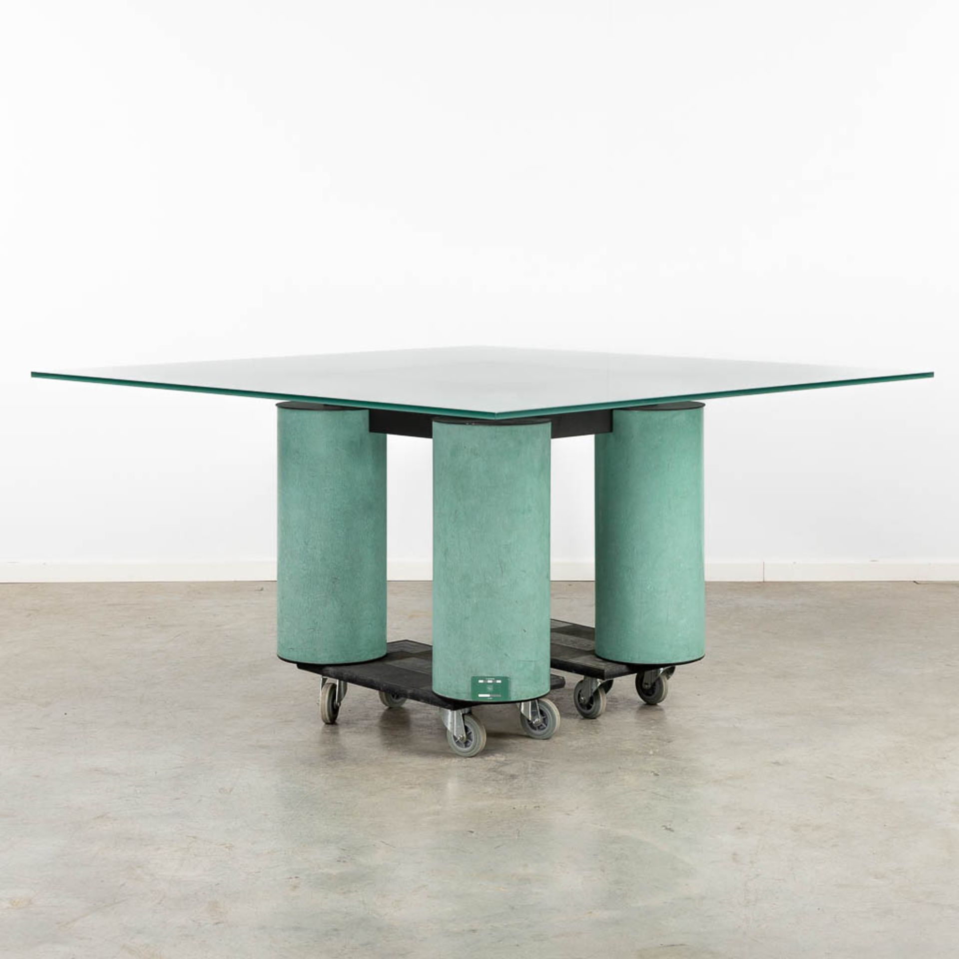 Lella & Massimo VIGNELLI (XX-XXI) 'Dining room table' Glass and metal. (L:160 x W:160 x H:72 cm) - Bild 2 aus 12
