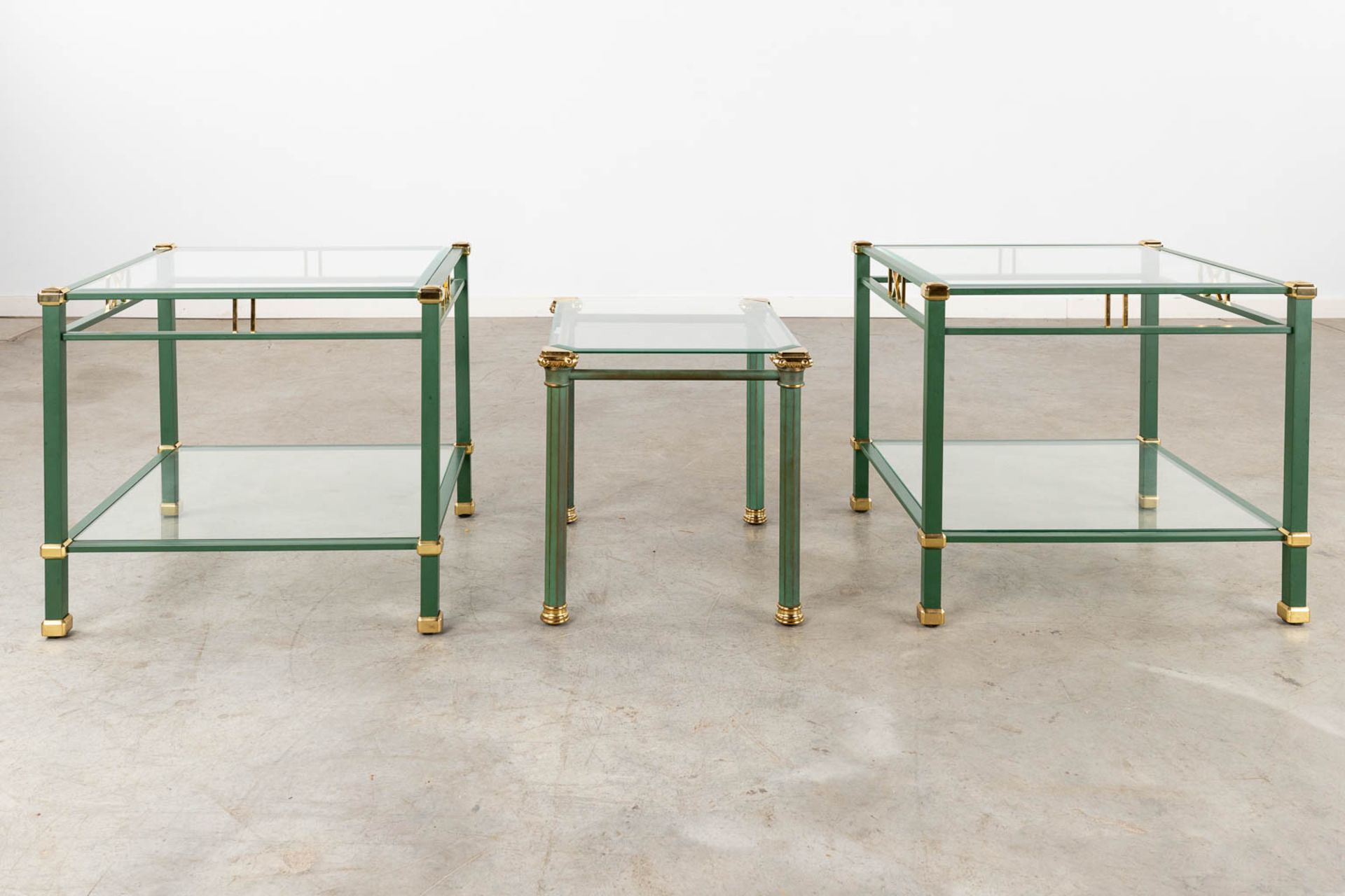 4 matching coffee and side tables, lacquered metal and glass, circa 1980. (L:58 x W:118 x H:46 cm) - Bild 11 aus 13