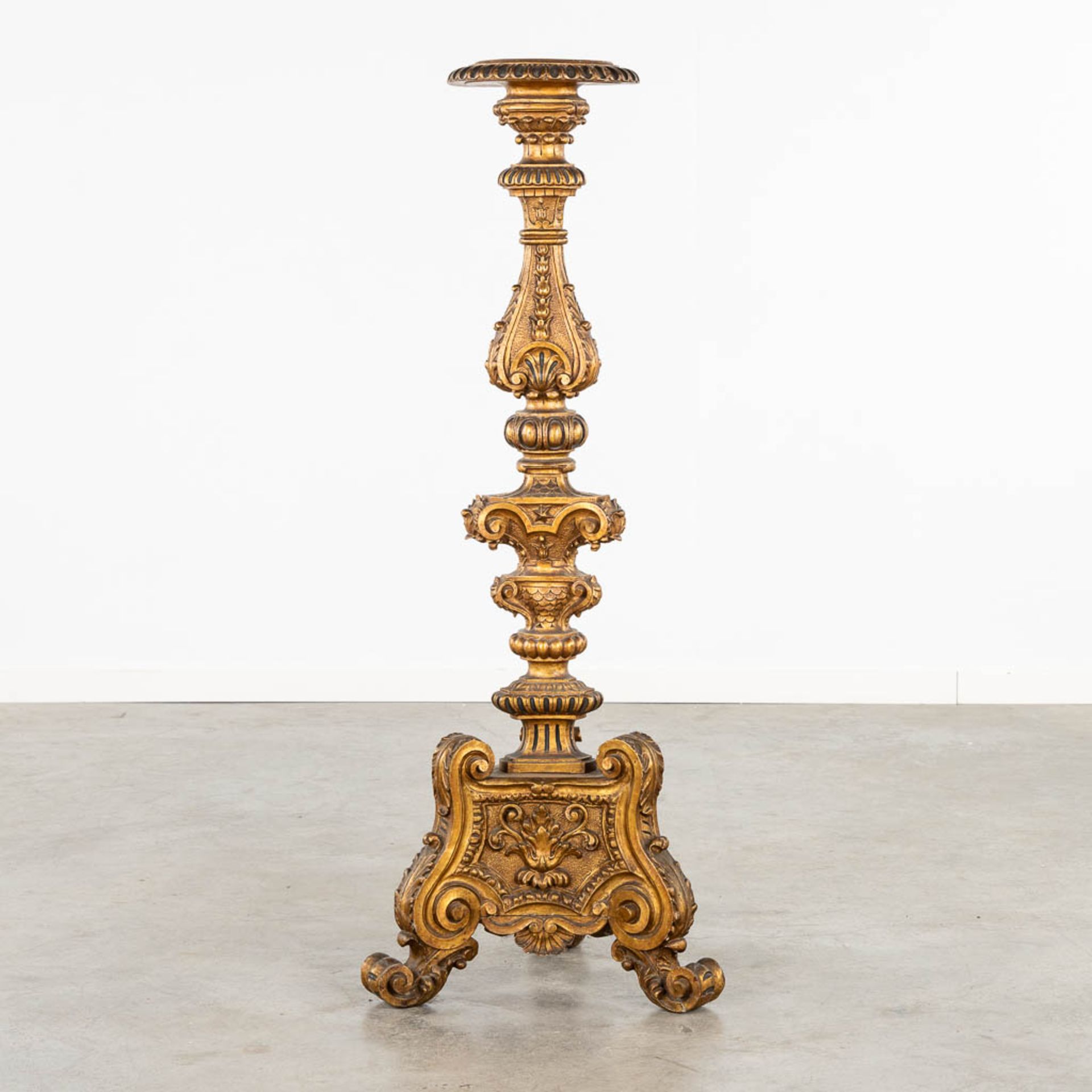 A richly sculptured and gilt wood pedestal. 19th C. (H:125 x D:40 cm) - Bild 5 aus 13
