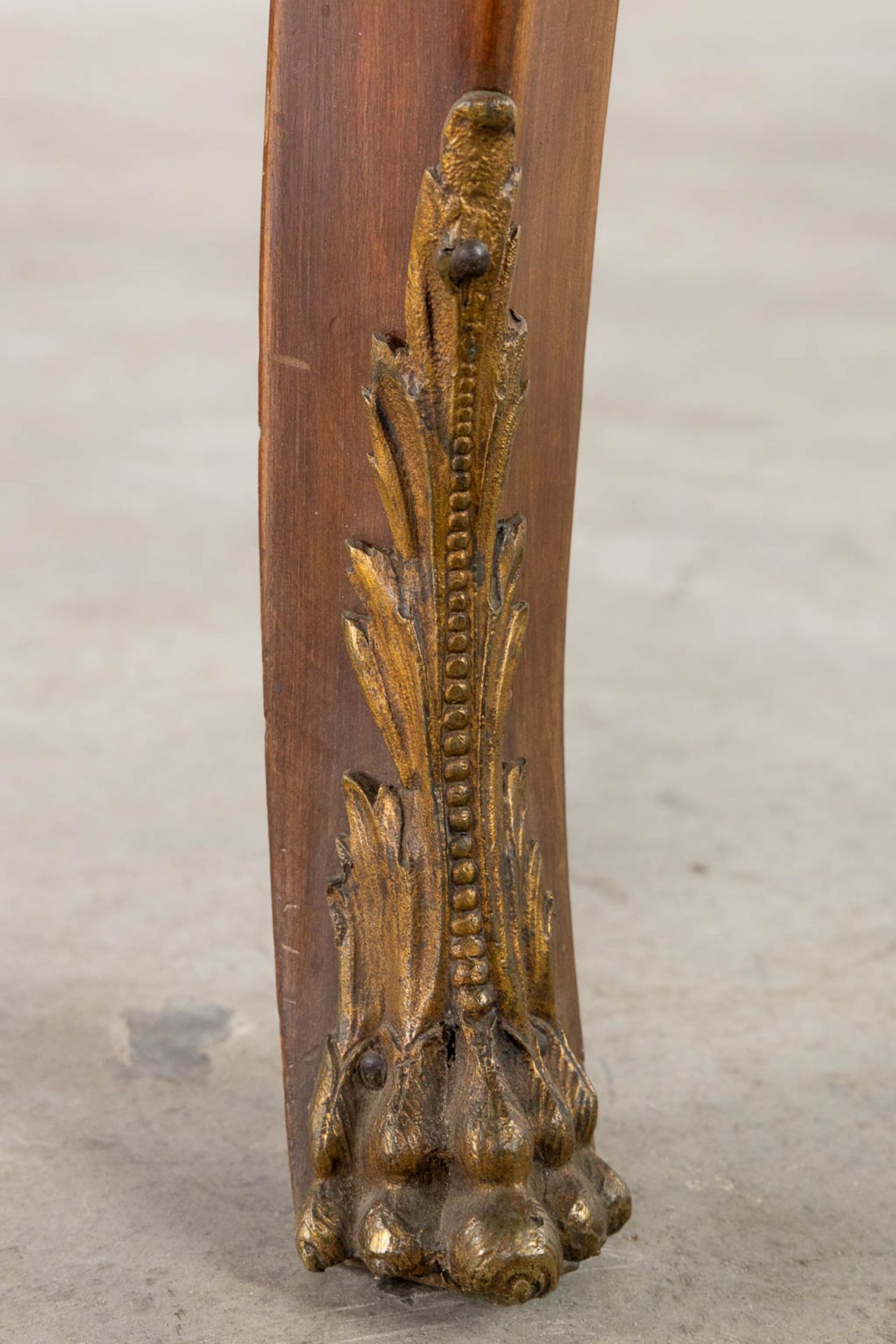 A richly decorated desk, wood mounted with bronze and standing on claw feet. Circa 1920. (L:100 x W: - Bild 14 aus 14