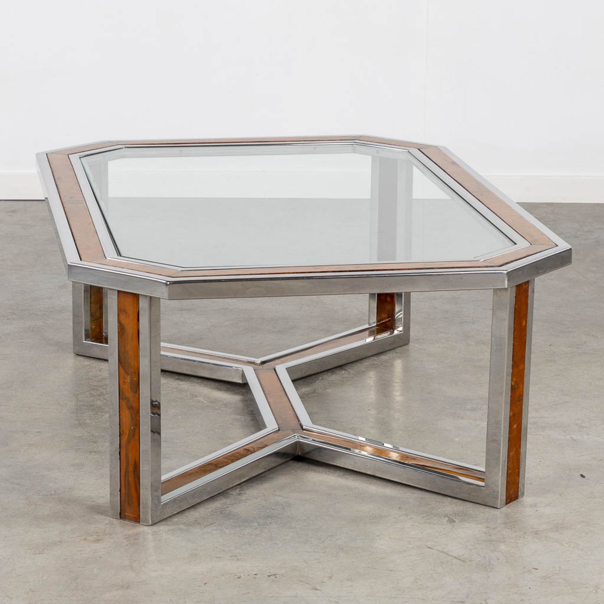 A coffee table, chrome with a faux wood inlay and a glass top. (L:80 x W:120 x H:40 cm) - Image 6 of 10