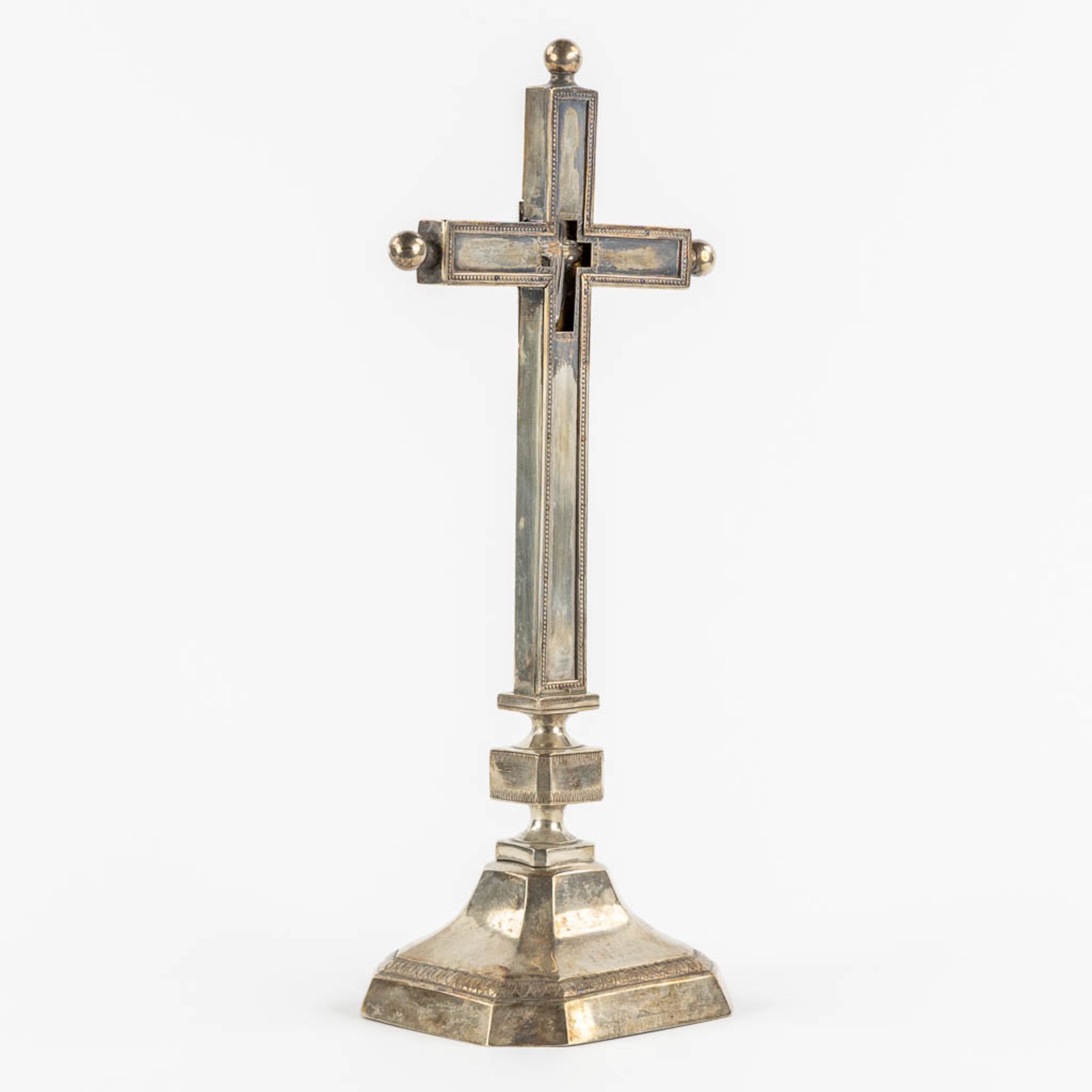 An antique relic holder for a relic of the true cross, antique silver. Probably 18th C. (L:11,5 x W: - Image 3 of 9