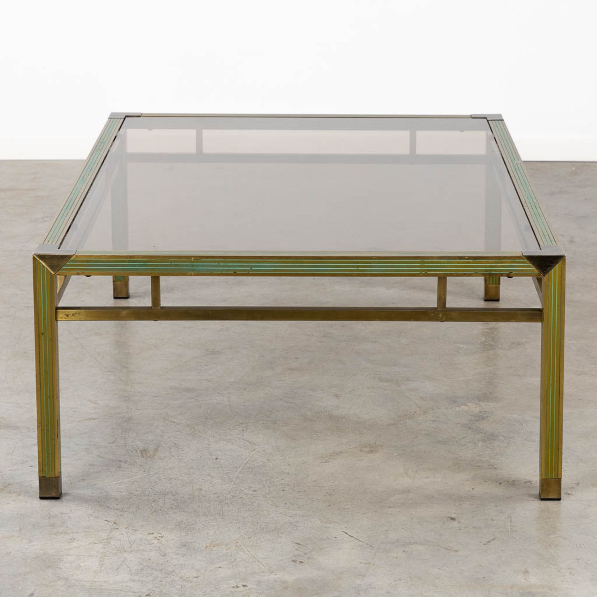 A mid-century coffee table, brass and glass in the style of Belgo Chrome. (L:88 x W:128 x H:43 cm) - Bild 6 aus 9